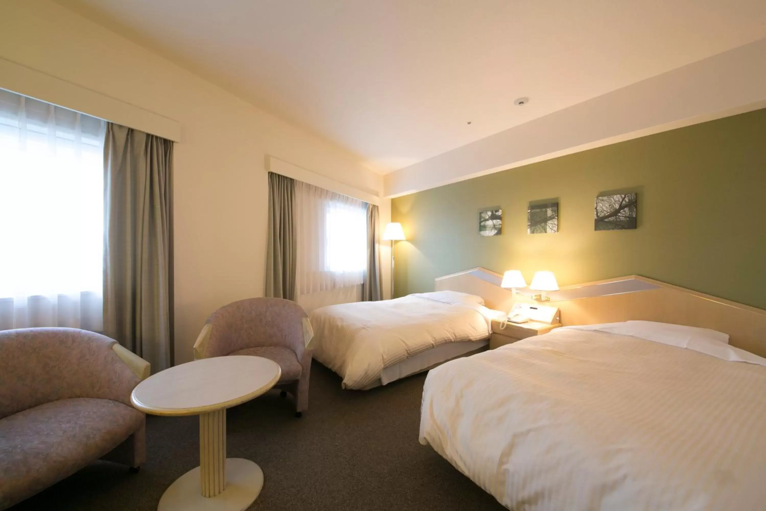 Bathroom, Bed in Shin Osaka Washington Hotel Plaza