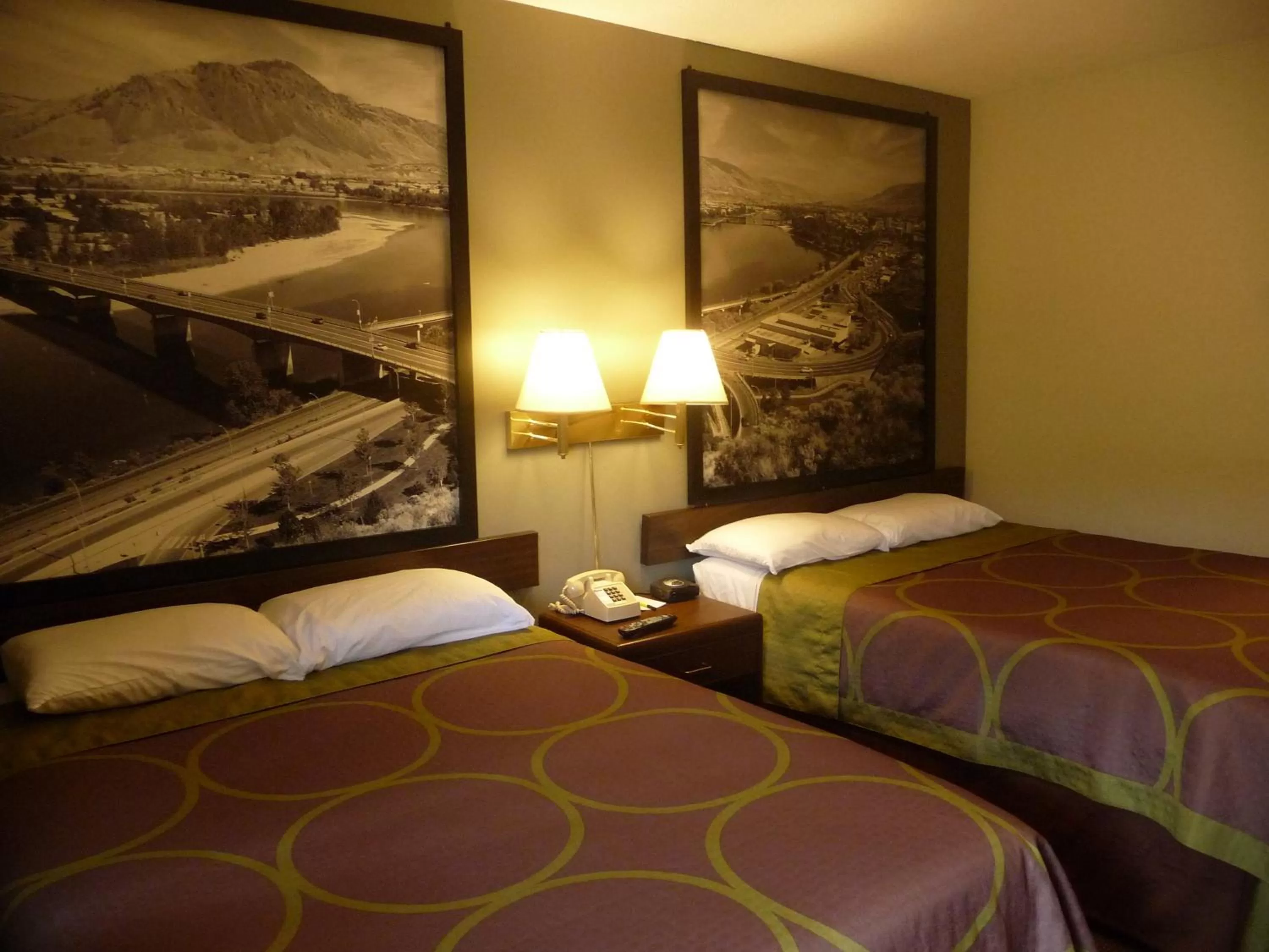Bed in Super 8 by Wyndham Kamloops East