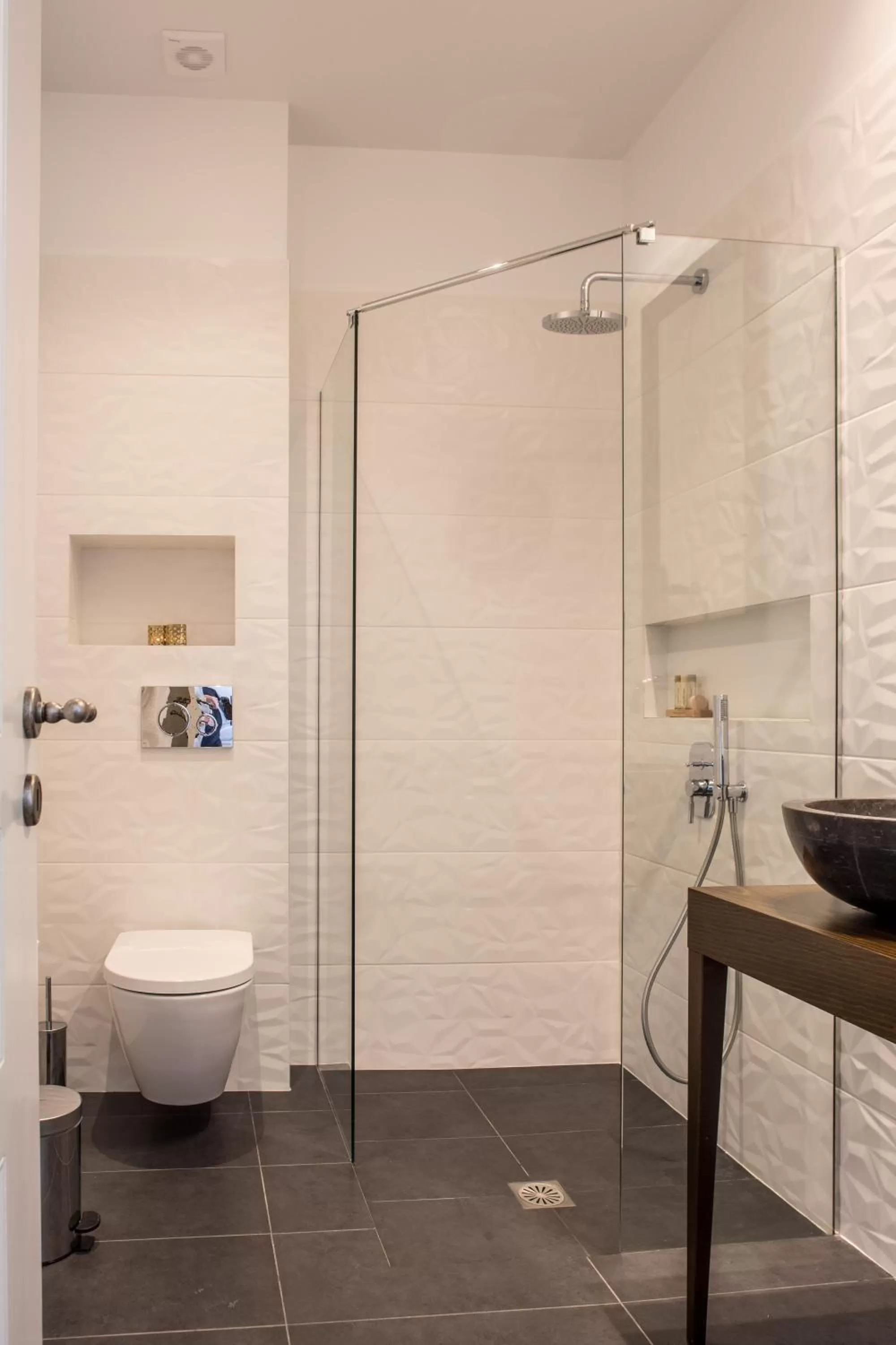 Shower in Gambello Luxury Rooms