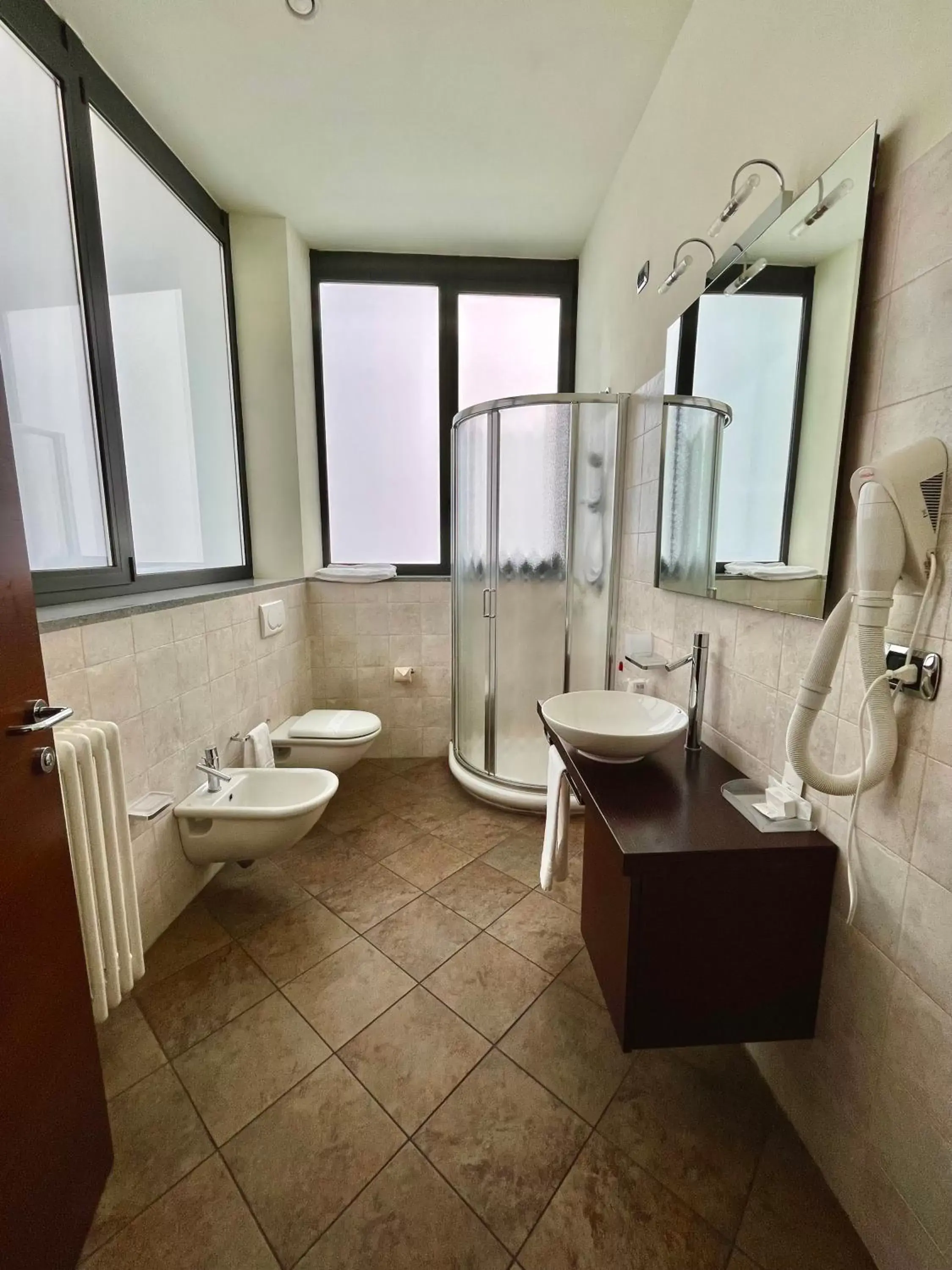 Shower, Bathroom in Hotel Lovere Resort & Spa