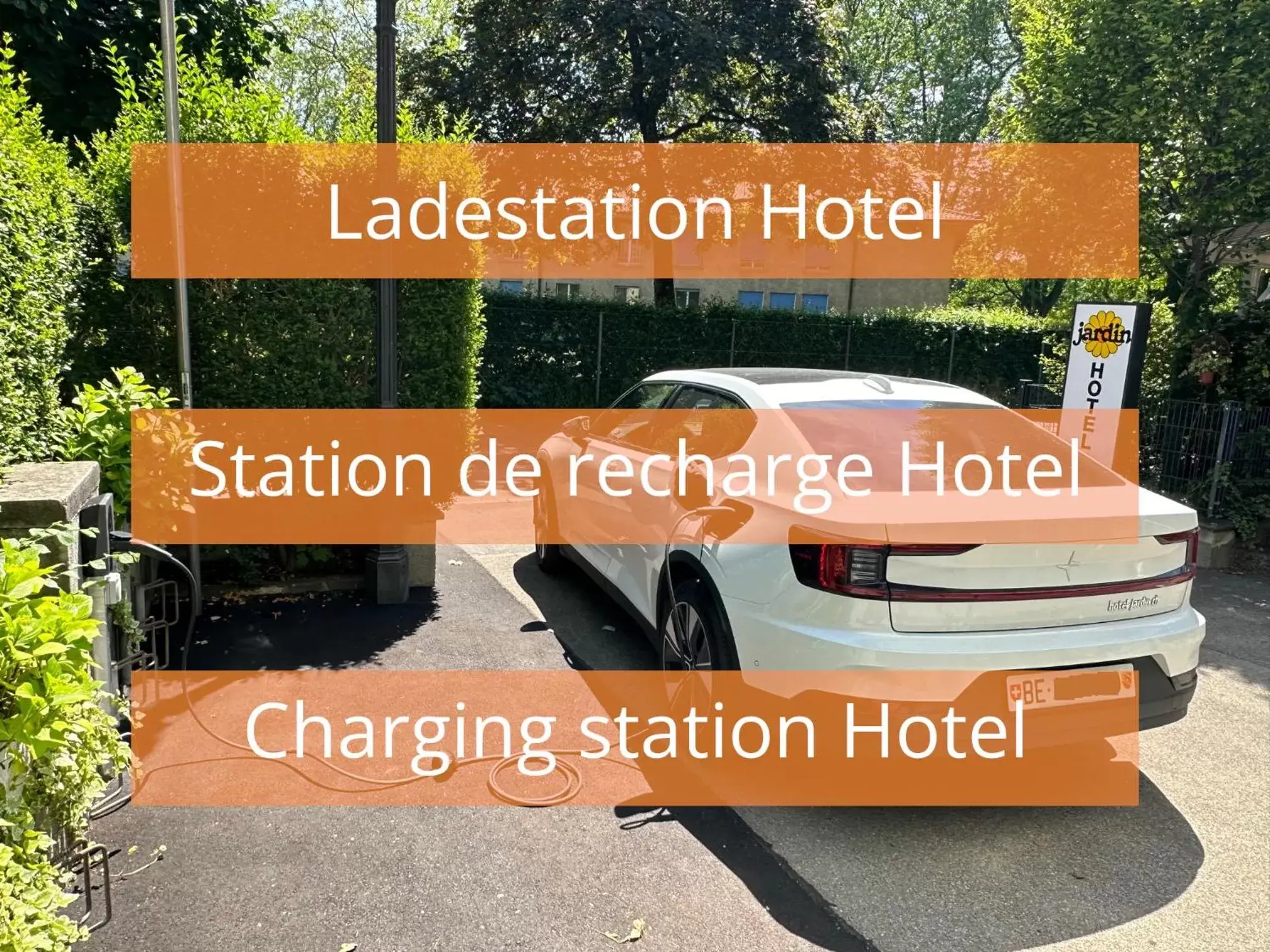 Parking, Property Logo/Sign in Hotel Jardin Bern