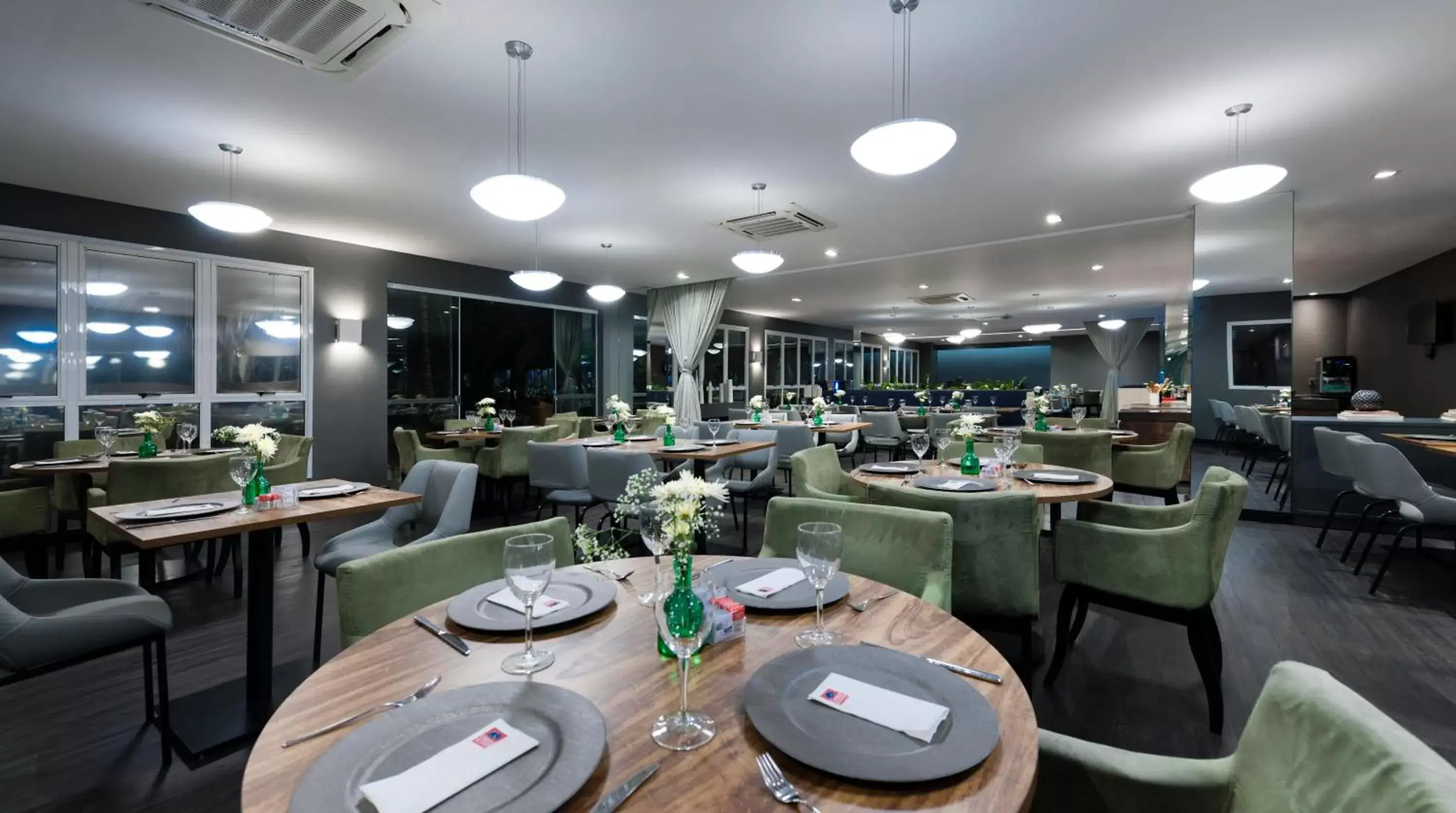 Restaurant/Places to Eat in Comfort Suites Flamboyant Goiânia