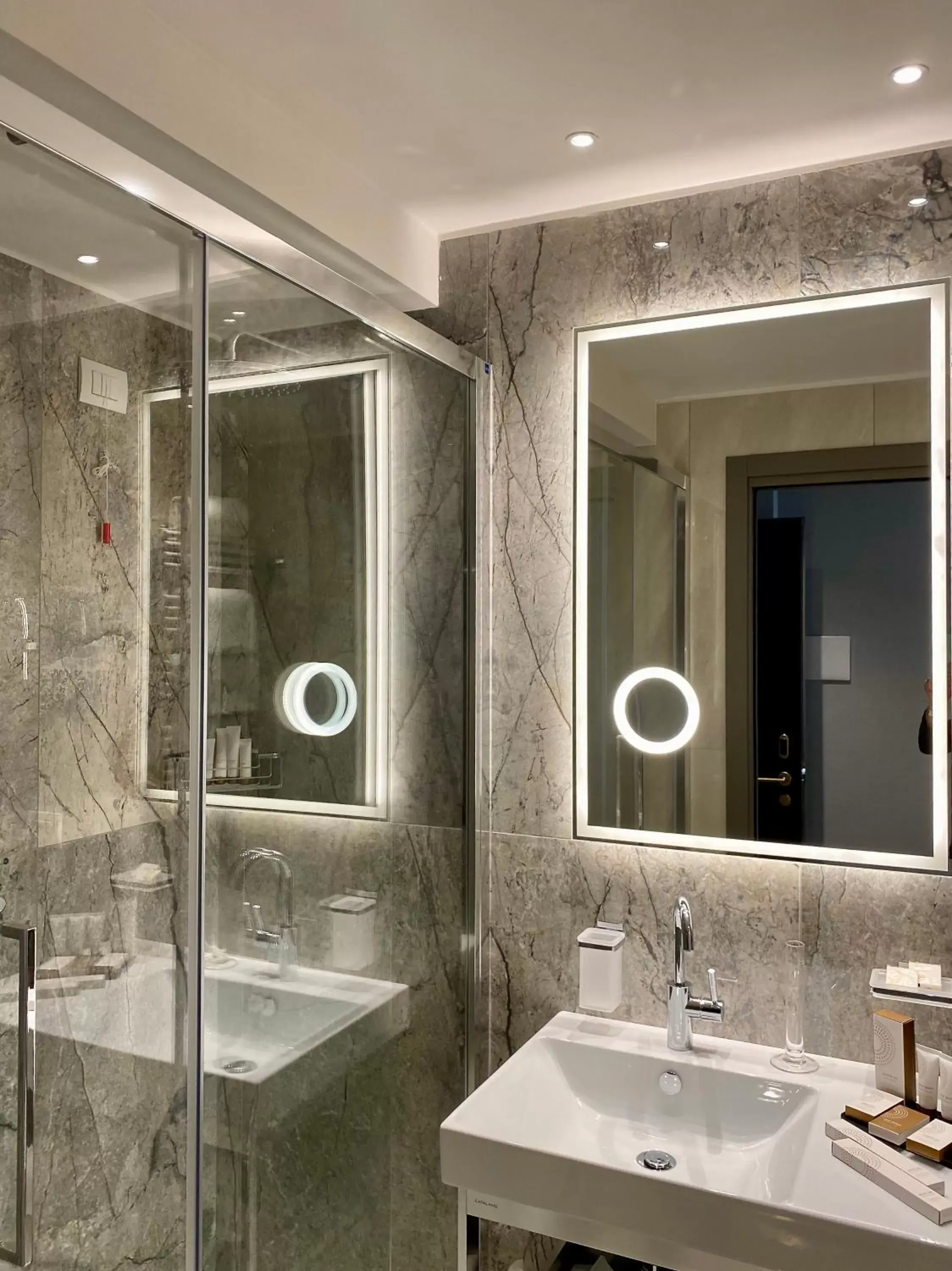 Bathroom in Hotel St Martin by OMNIA hotels