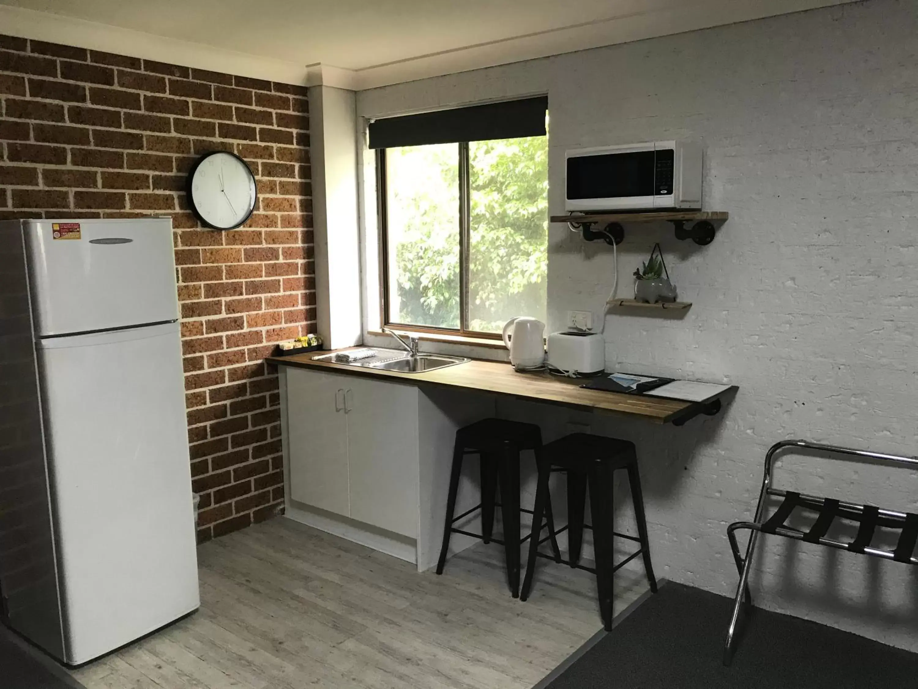 Kitchen/Kitchenette in Coffs Shearwater Motel