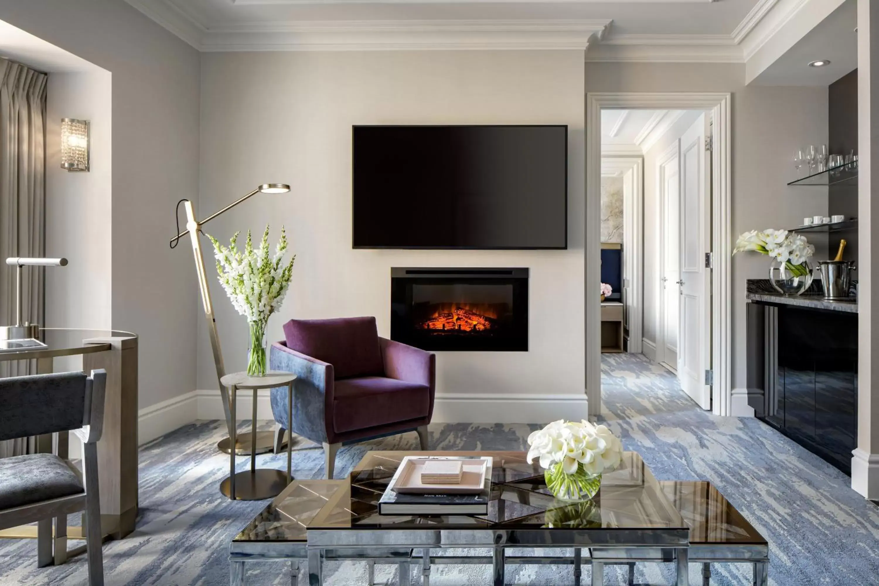 Living room, TV/Entertainment Center in The St. Regis Toronto