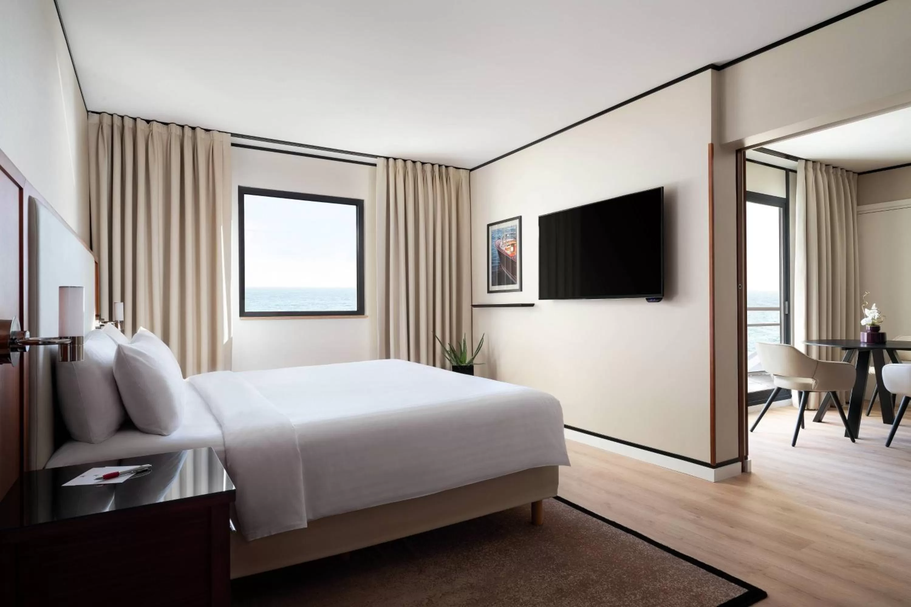 Bedroom, Bed in Riviera Marriott Hotel La Porte De Monaco