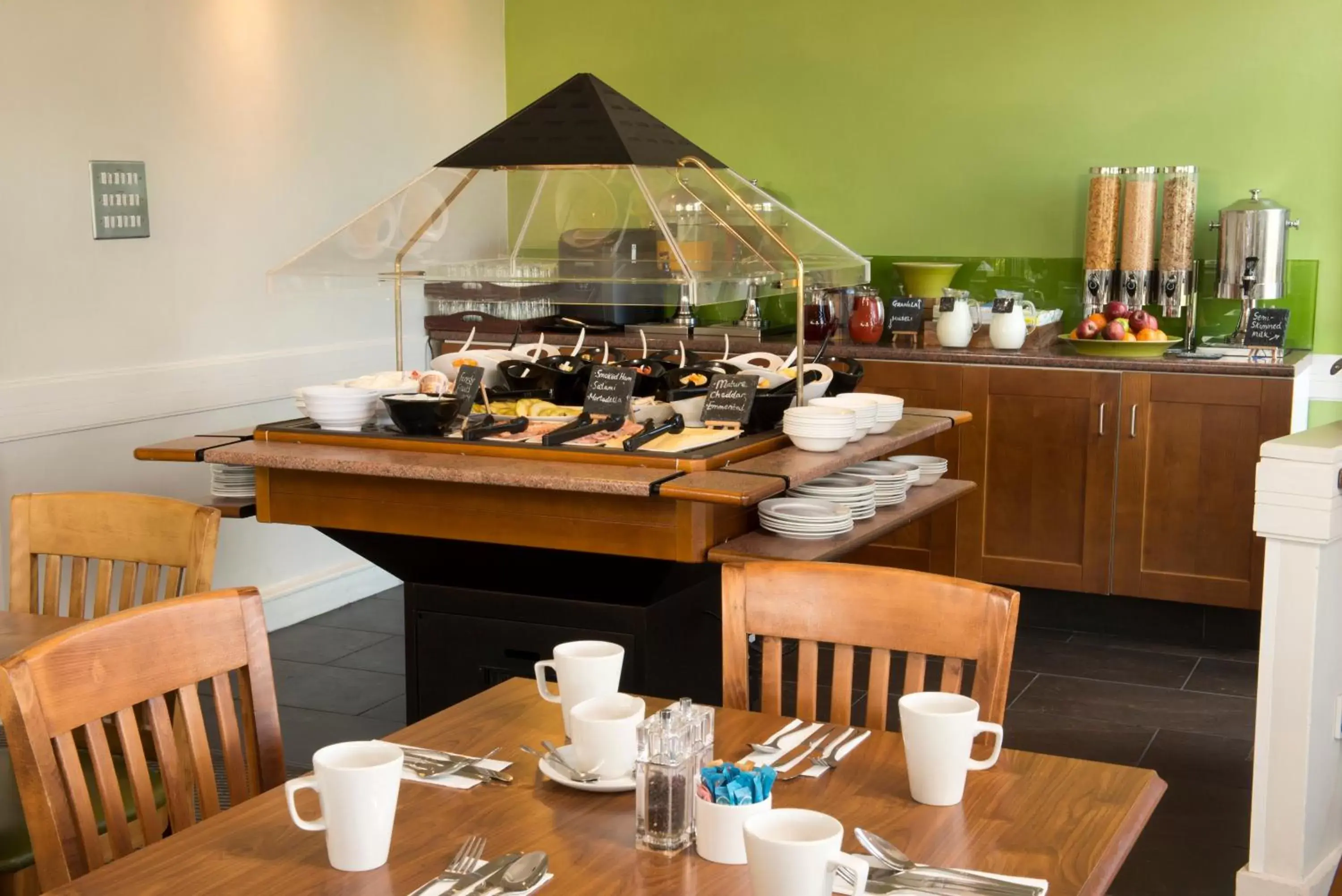 Breakfast, Restaurant/Places to Eat in Holiday Inn Basildon, an IHG Hotel