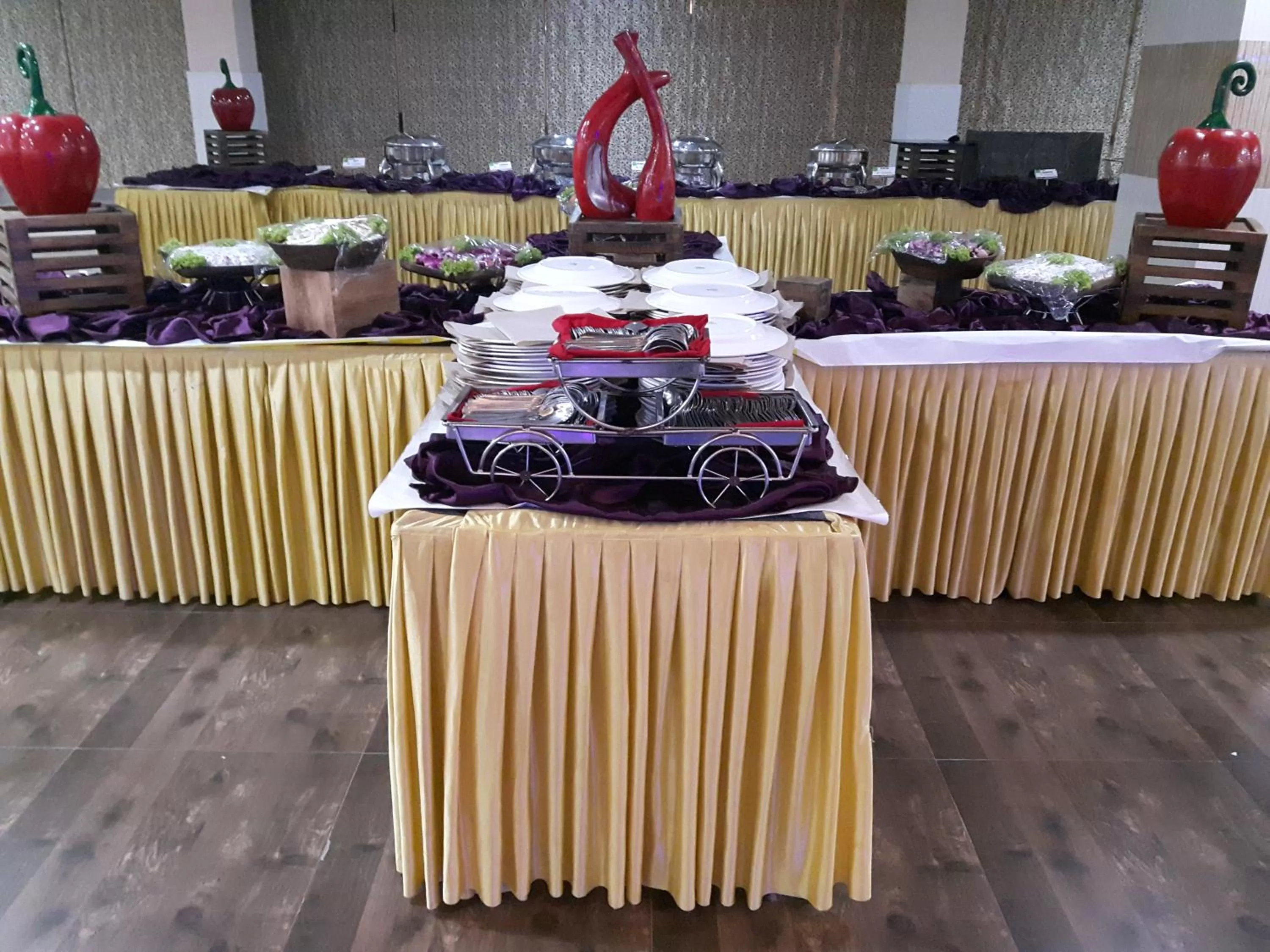 Food and drinks in Maple Leaf Hotel