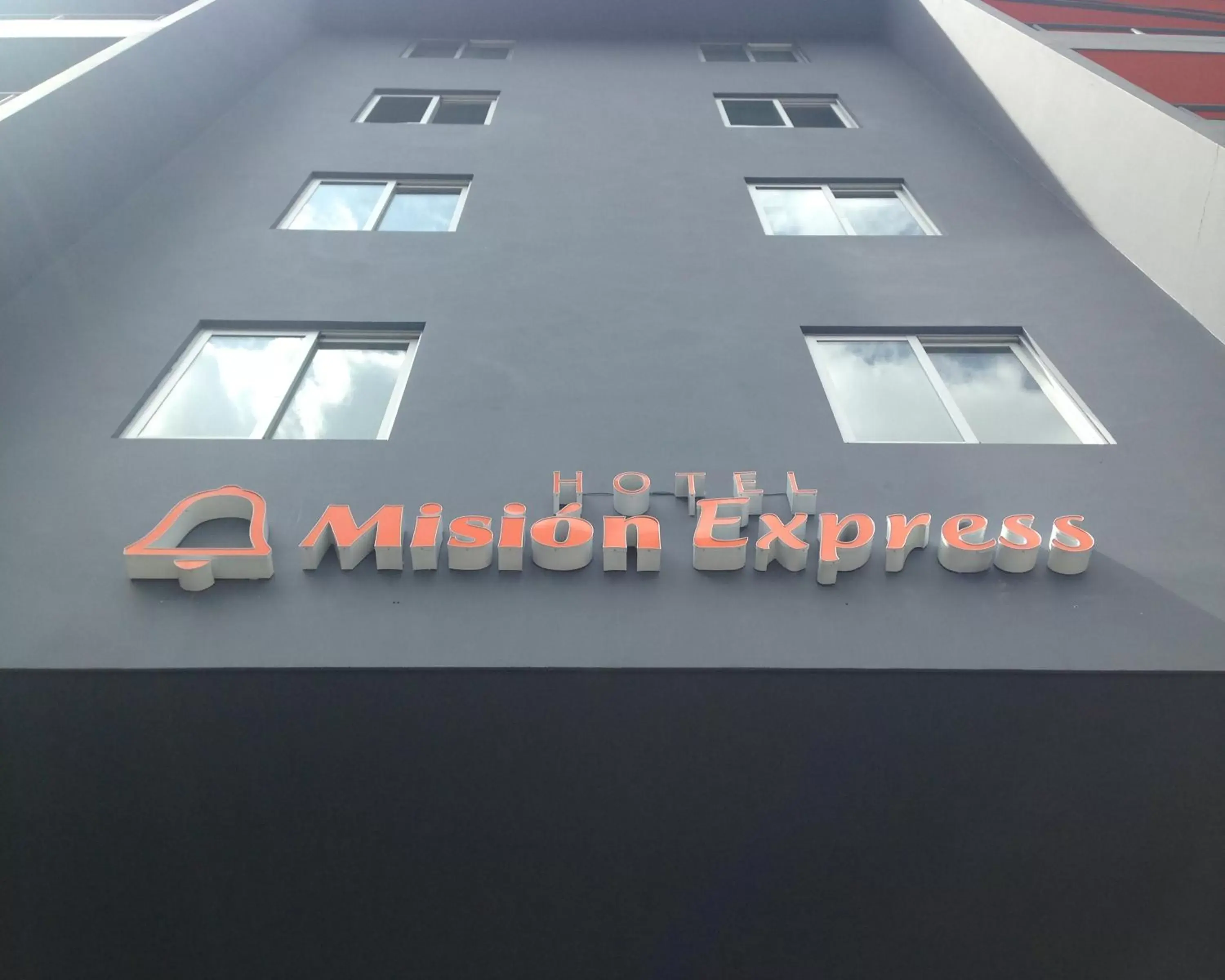 Facade/entrance, Property Logo/Sign in Mision Express Xalapa Centro