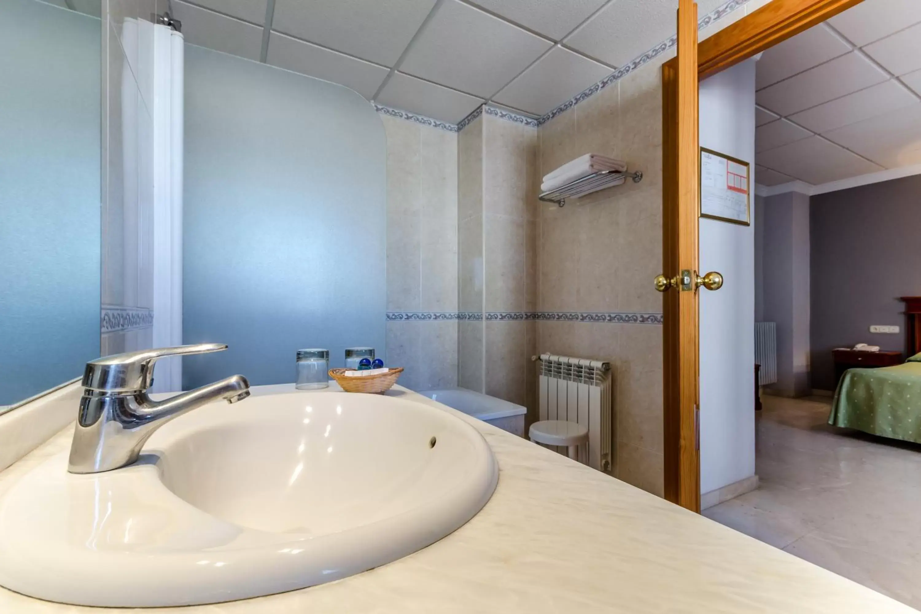 Bathroom in Hotel Sacromonte