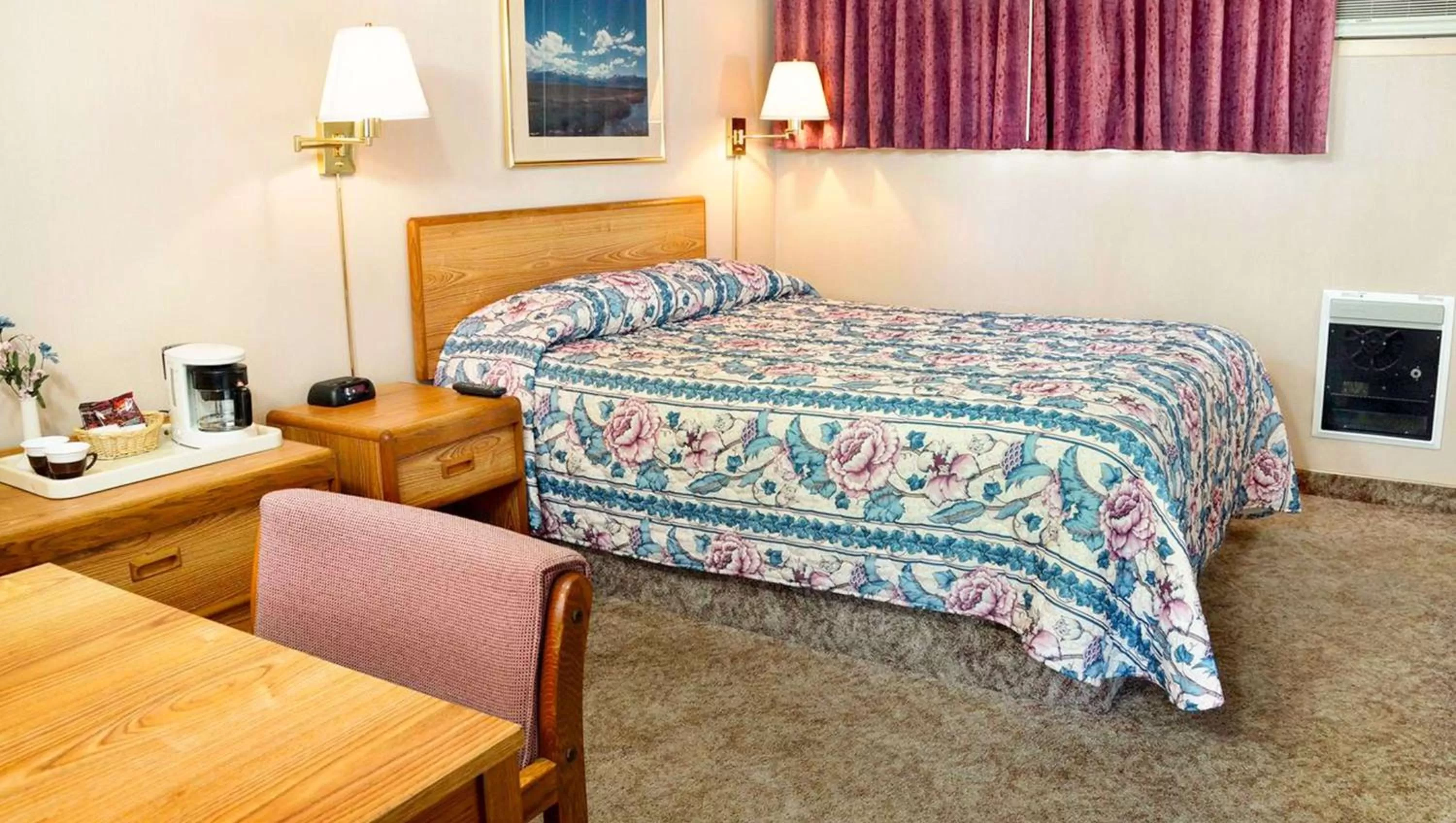Photo of the whole room, Bed in Ruby Inn Bridgeport