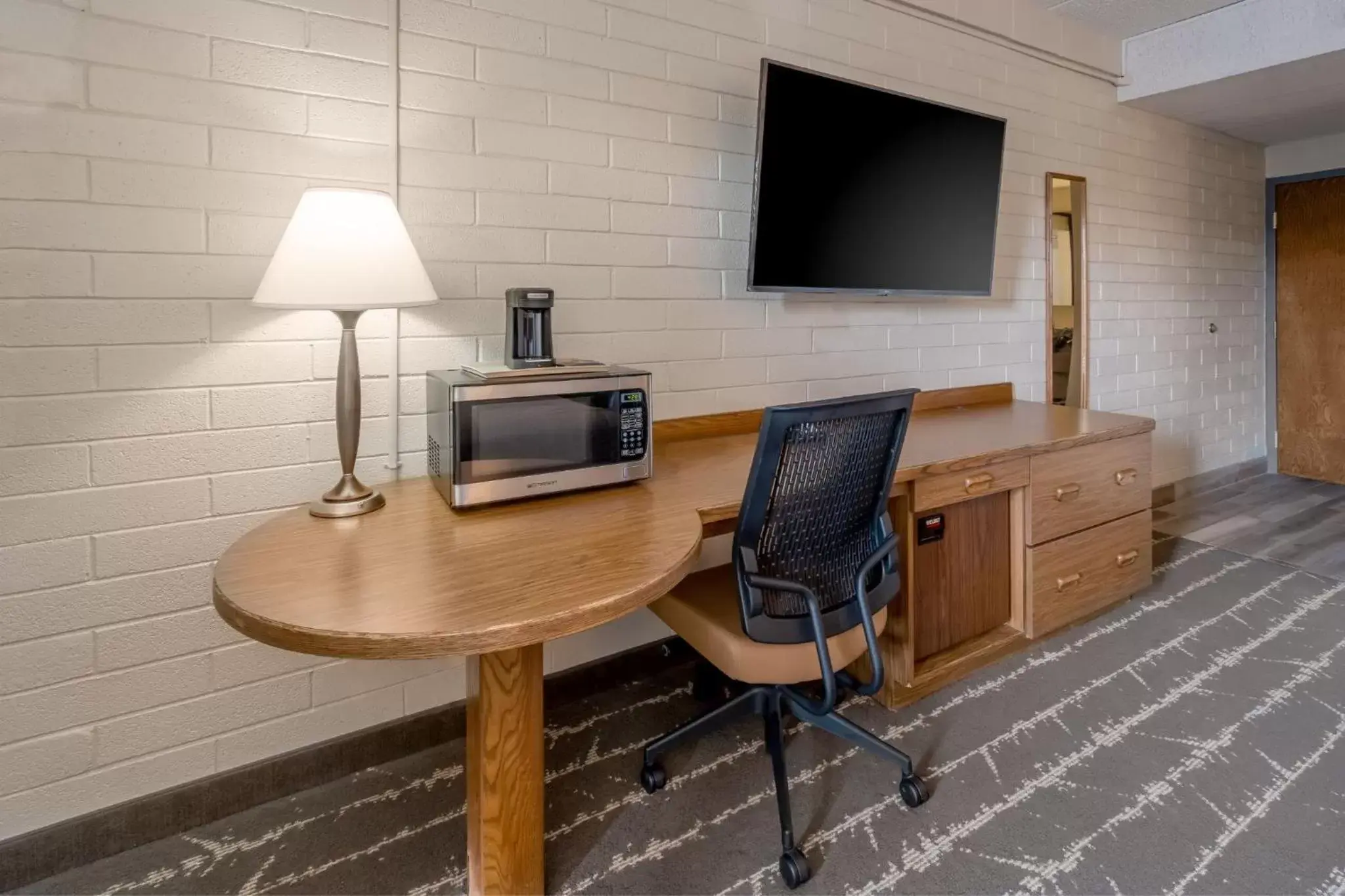 Seating area, TV/Entertainment Center in El Rancho Hotel