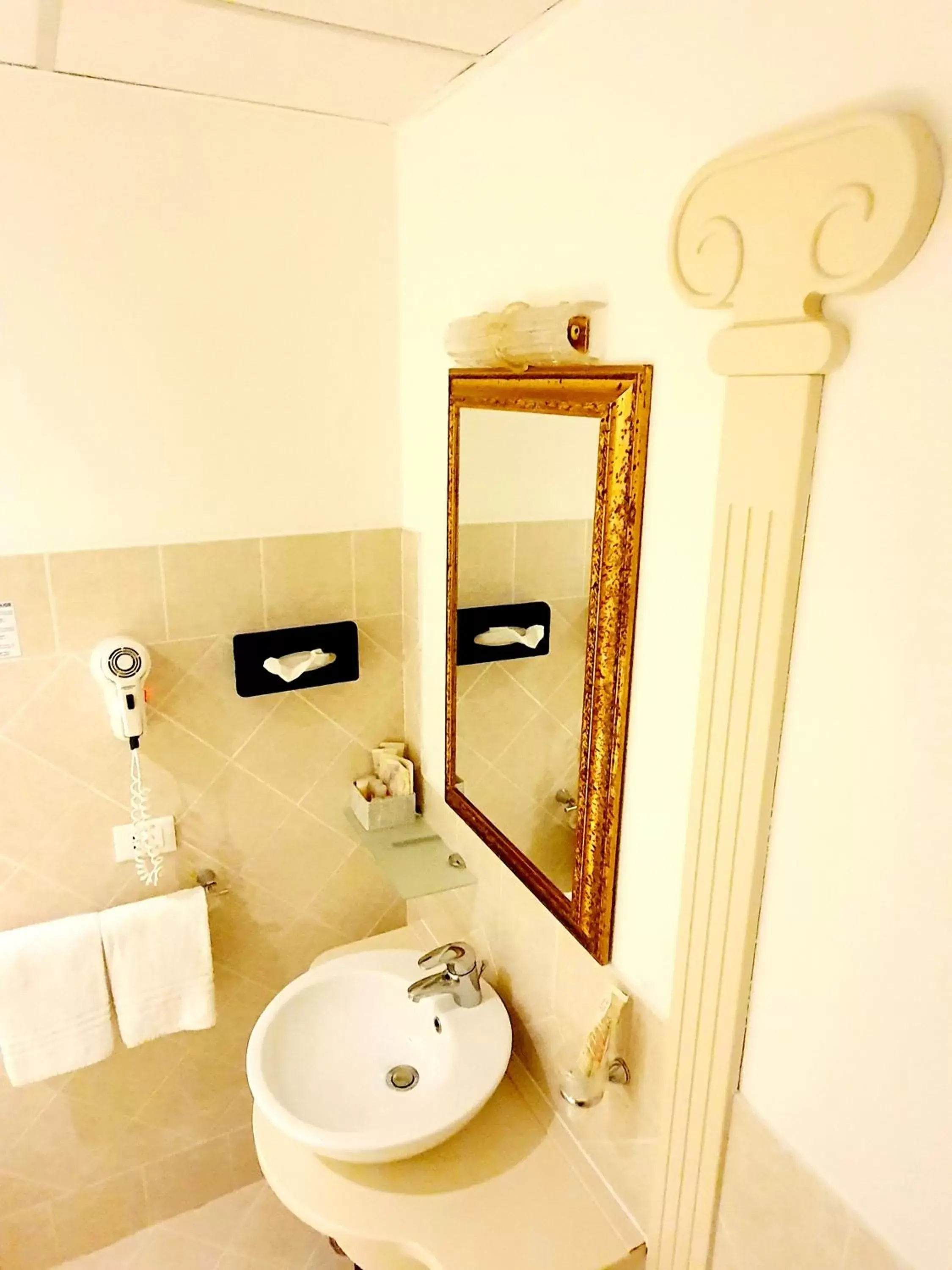 Bathroom in Hotel Corte dei Greci