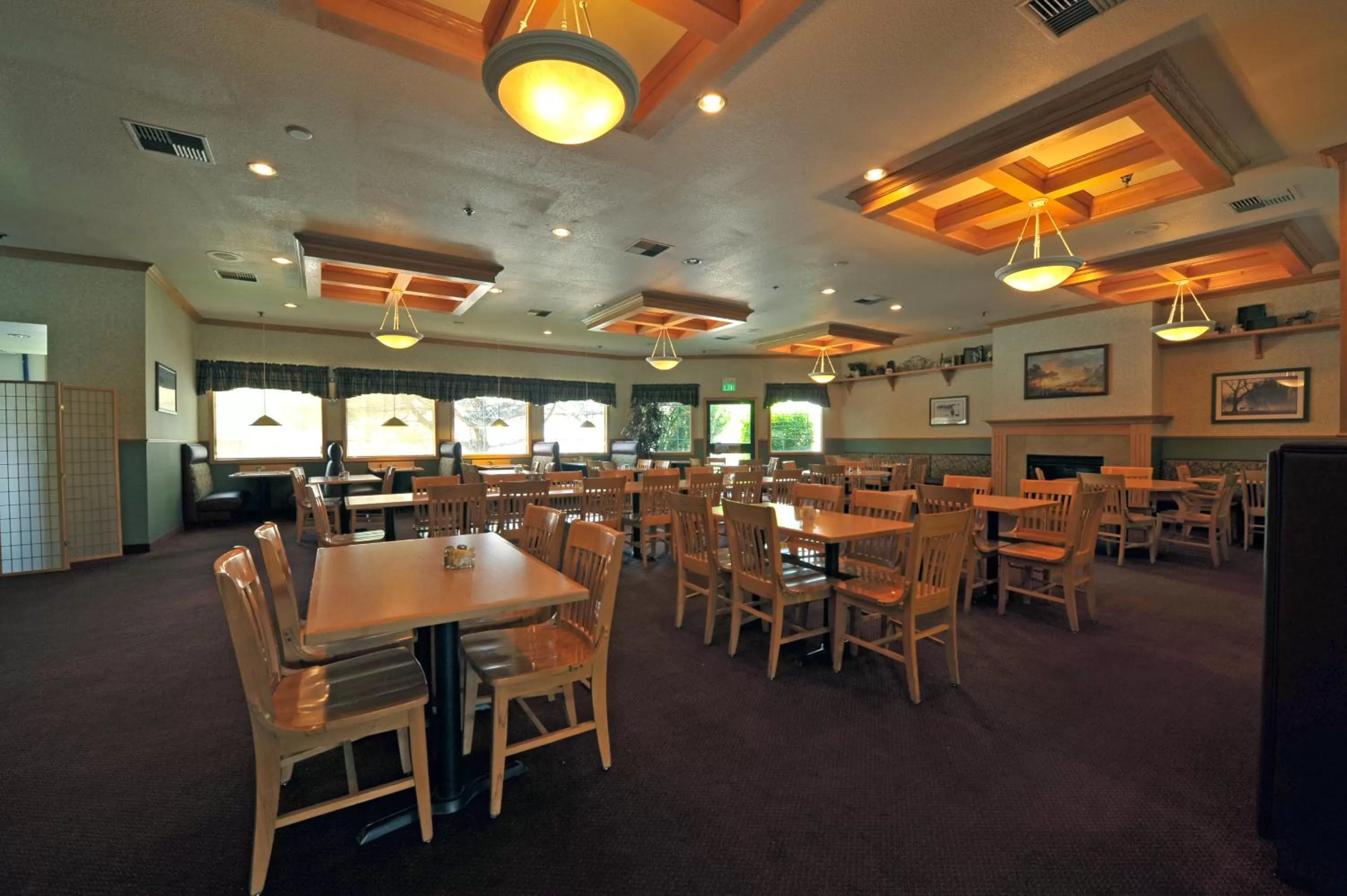Restaurant/places to eat in Shilo Inn Suites Hotel - Nampa Suites