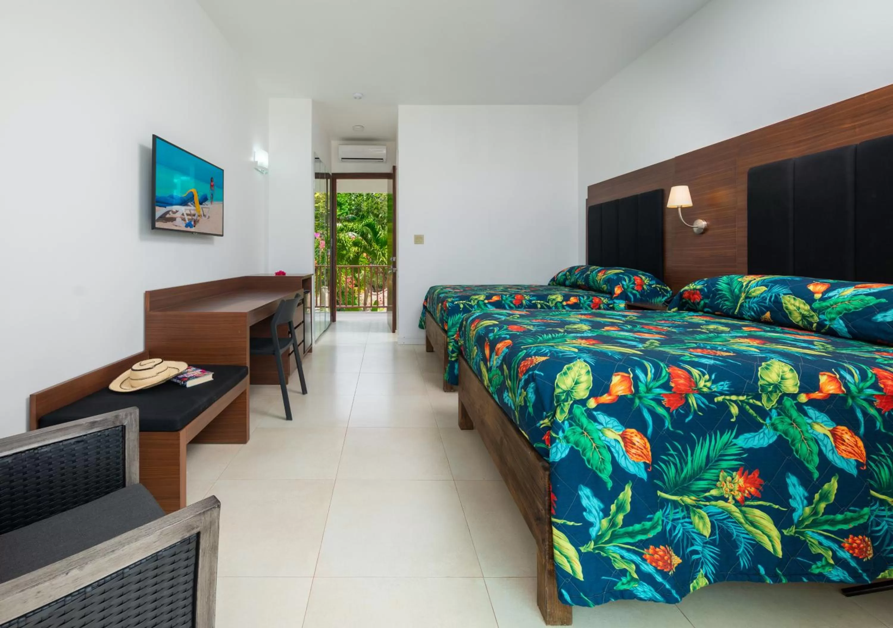 Photo of the whole room, Bed in Samsara Cliff Resort