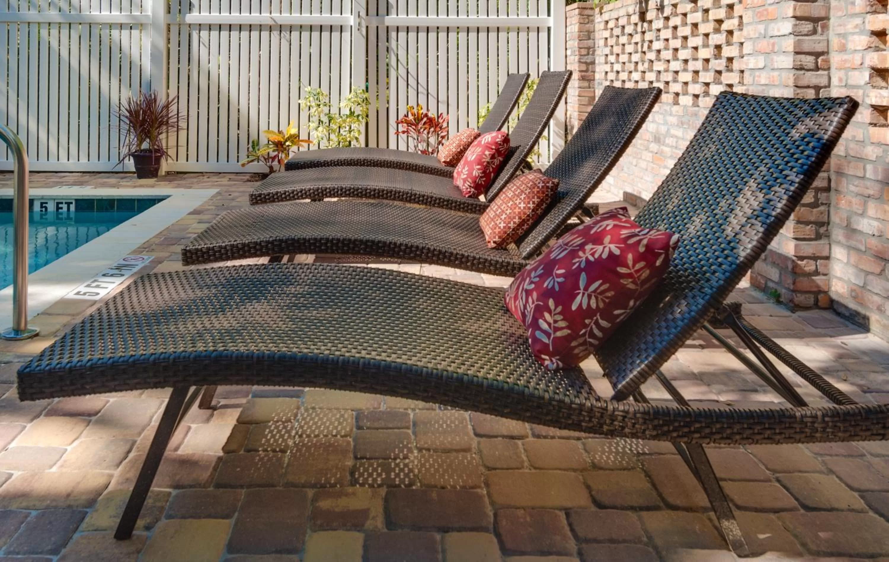 Balcony/Terrace, Swimming Pool in SeaGlass Inn Bed and Breakfast