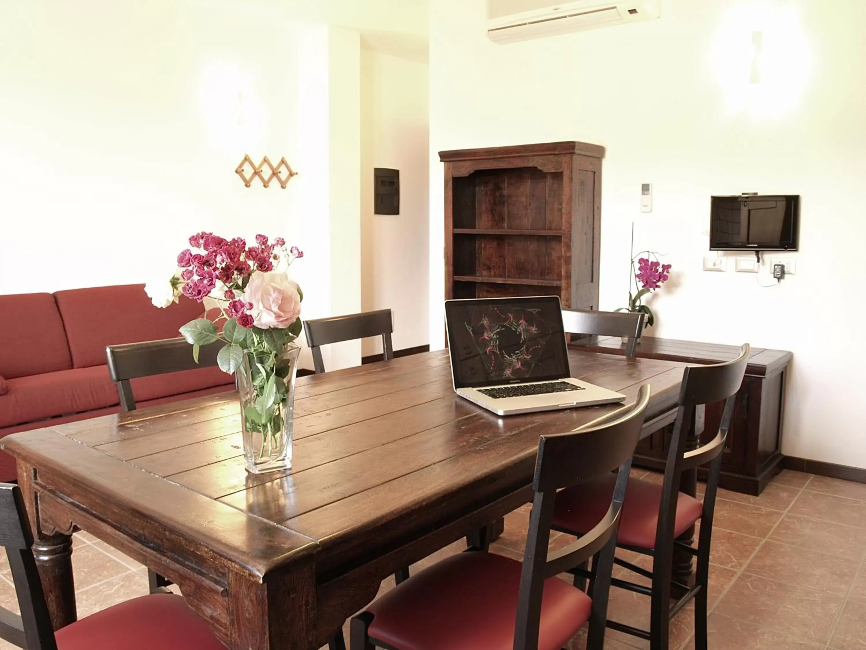 Dining Area in Residenza Locci - Rooms & Apartments