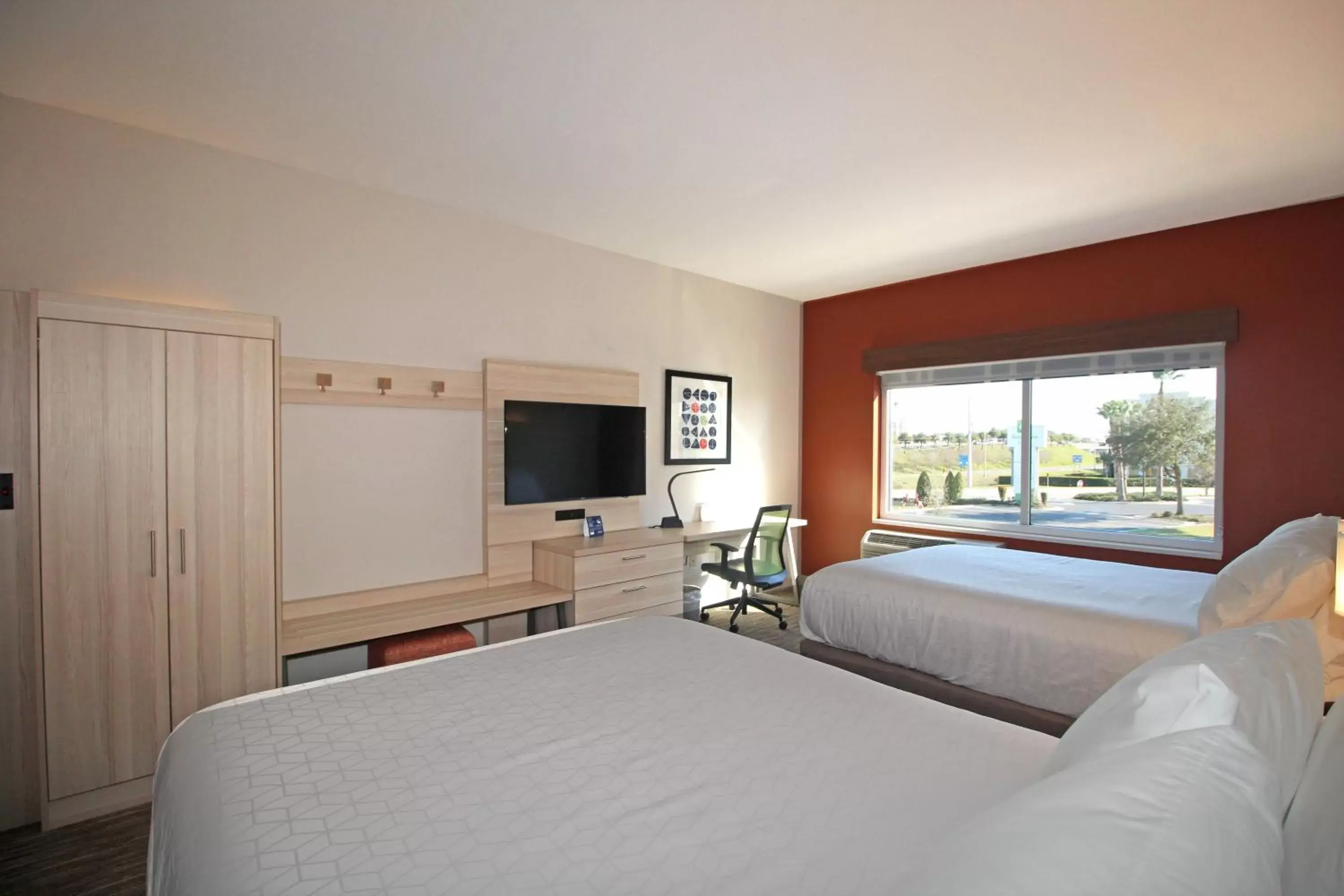 Photo of the whole room, Bed in Holiday Inn Express & Suites Ocala, an IHG Hotel