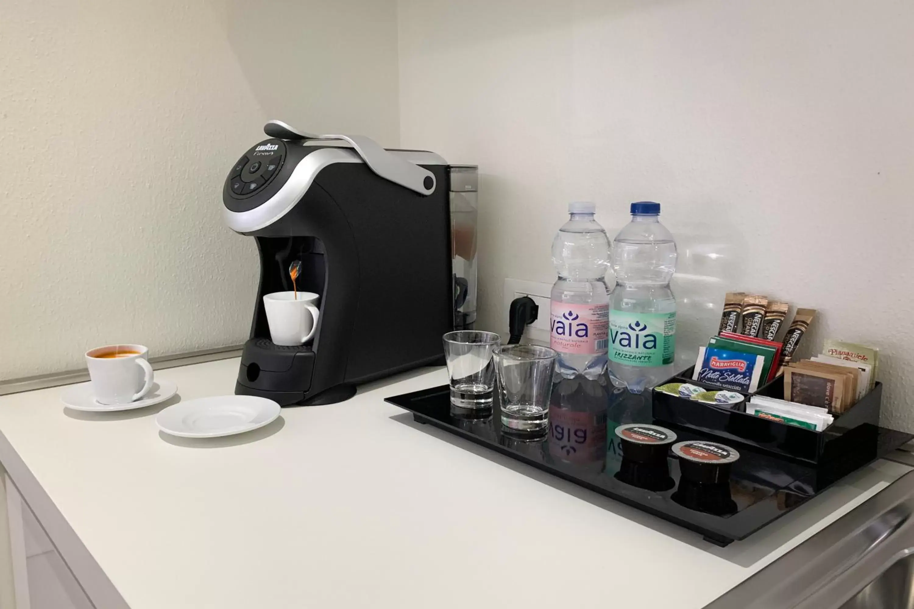 Coffee/tea facilities in Opera Relais De Charme - Aparthotel