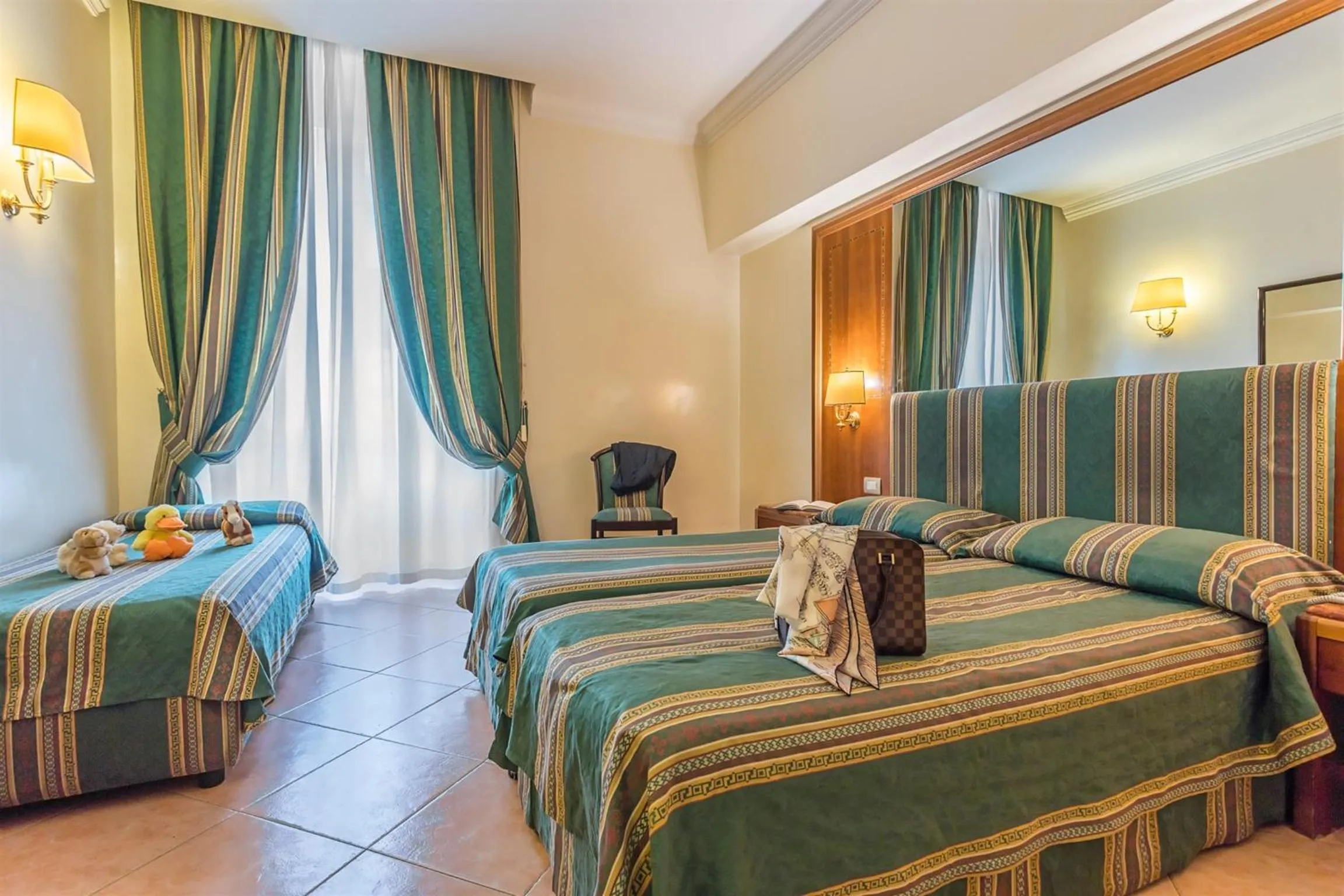 Bedroom, Bed in Raeli Hotel Floridia