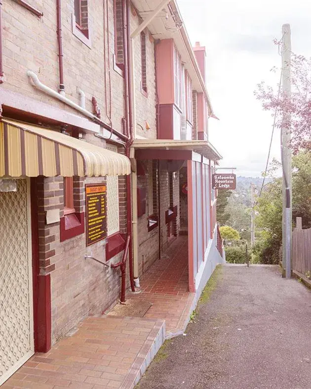 Property building in Katoomba Mountain Lodge Property building in Katoomba Mountain Lodge
