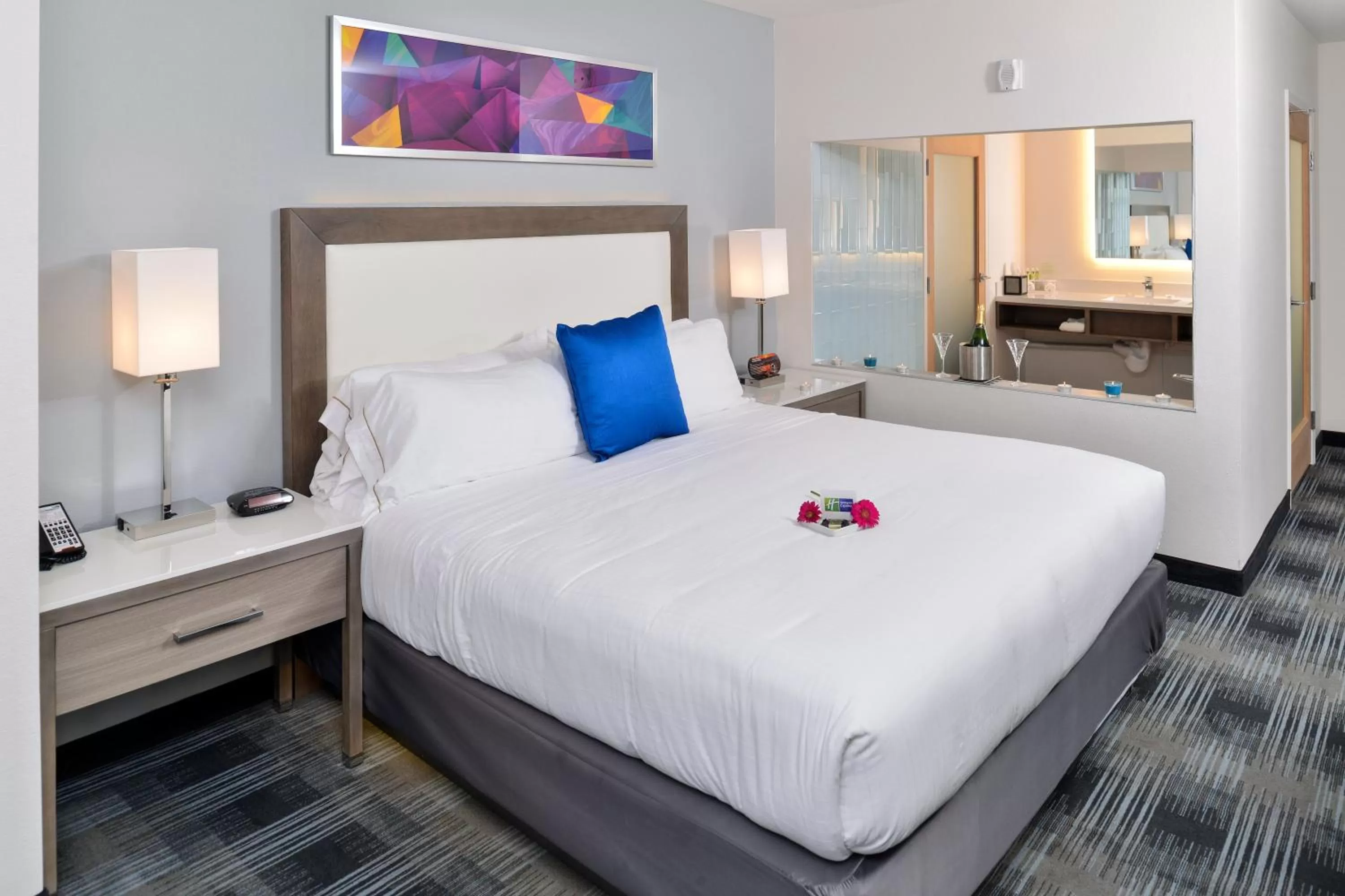 Photo of the whole room, Bed in Holiday Inn Express & Suites San Diego - Mission Valley by IHG