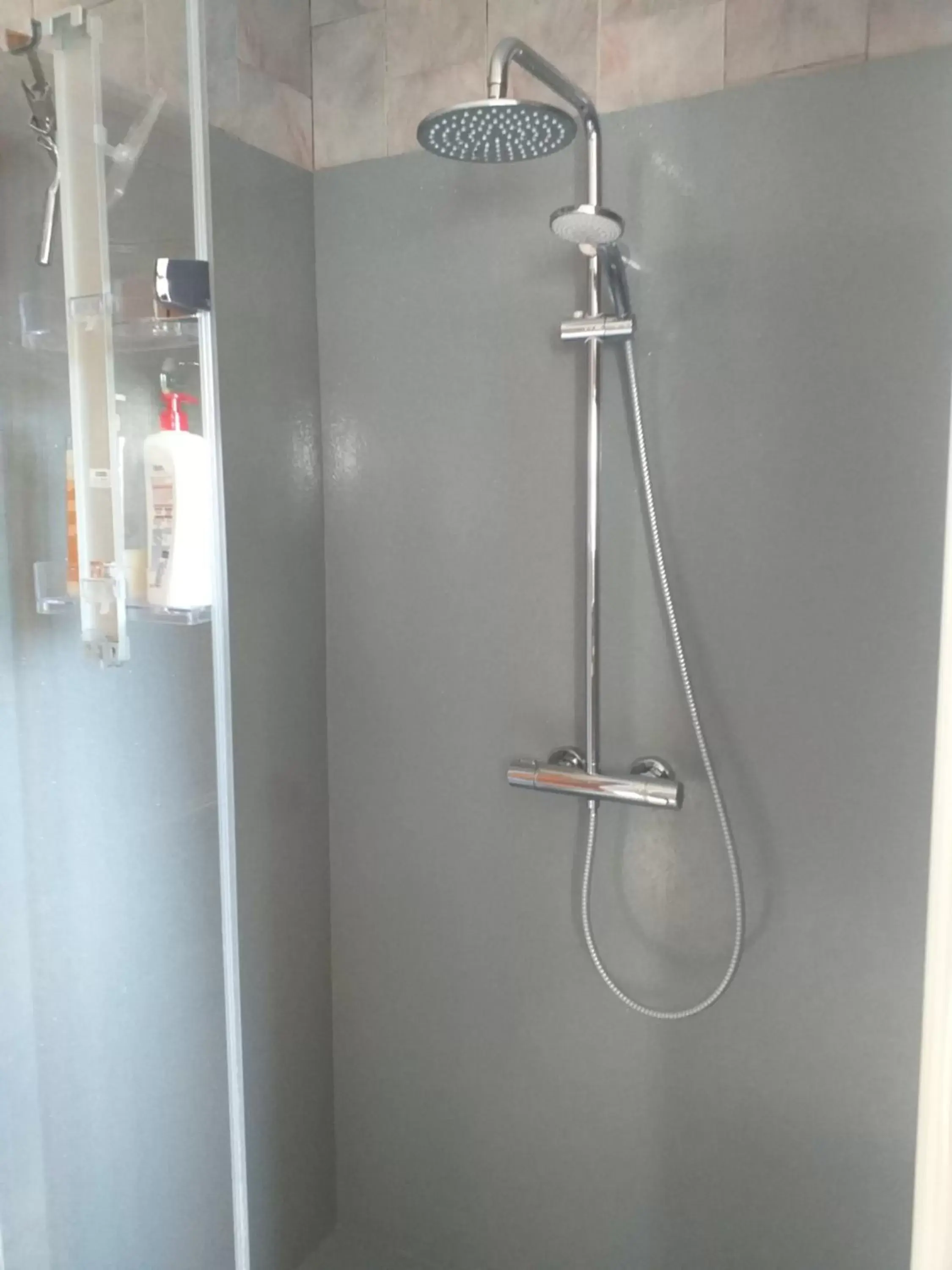 Shower, Bathroom in Fan 36B