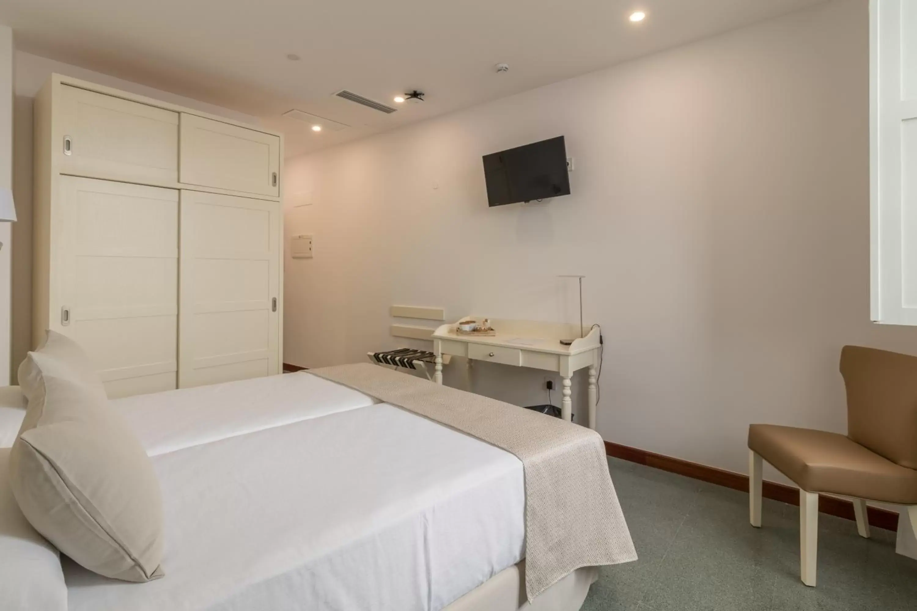 Twin Room in Hotel Emblemático Holiday Time Twin Room in Hotel Emblemático Holiday Time