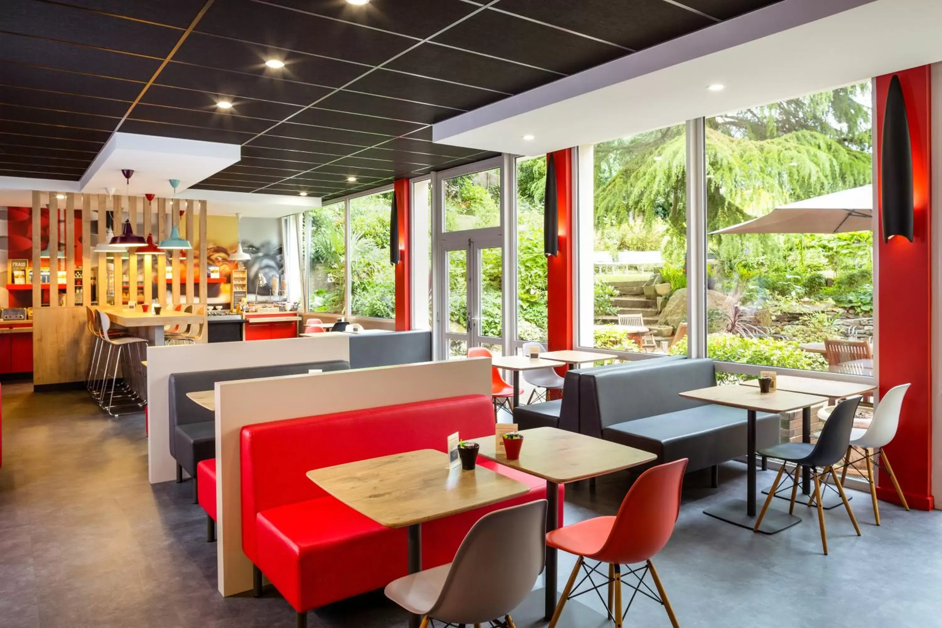 Restaurant/Places to Eat in ibis Lannion