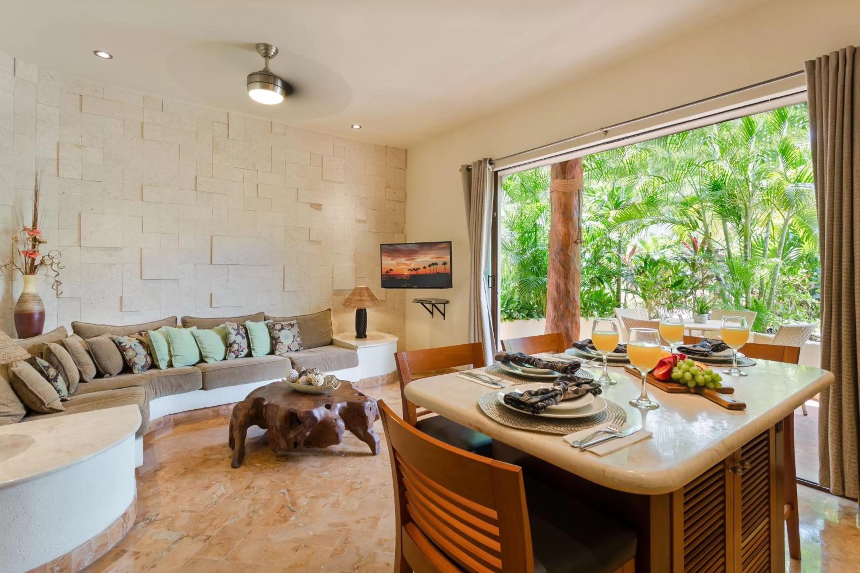 TV and multimedia in Porto Playa Condo Hotel and Beach Club