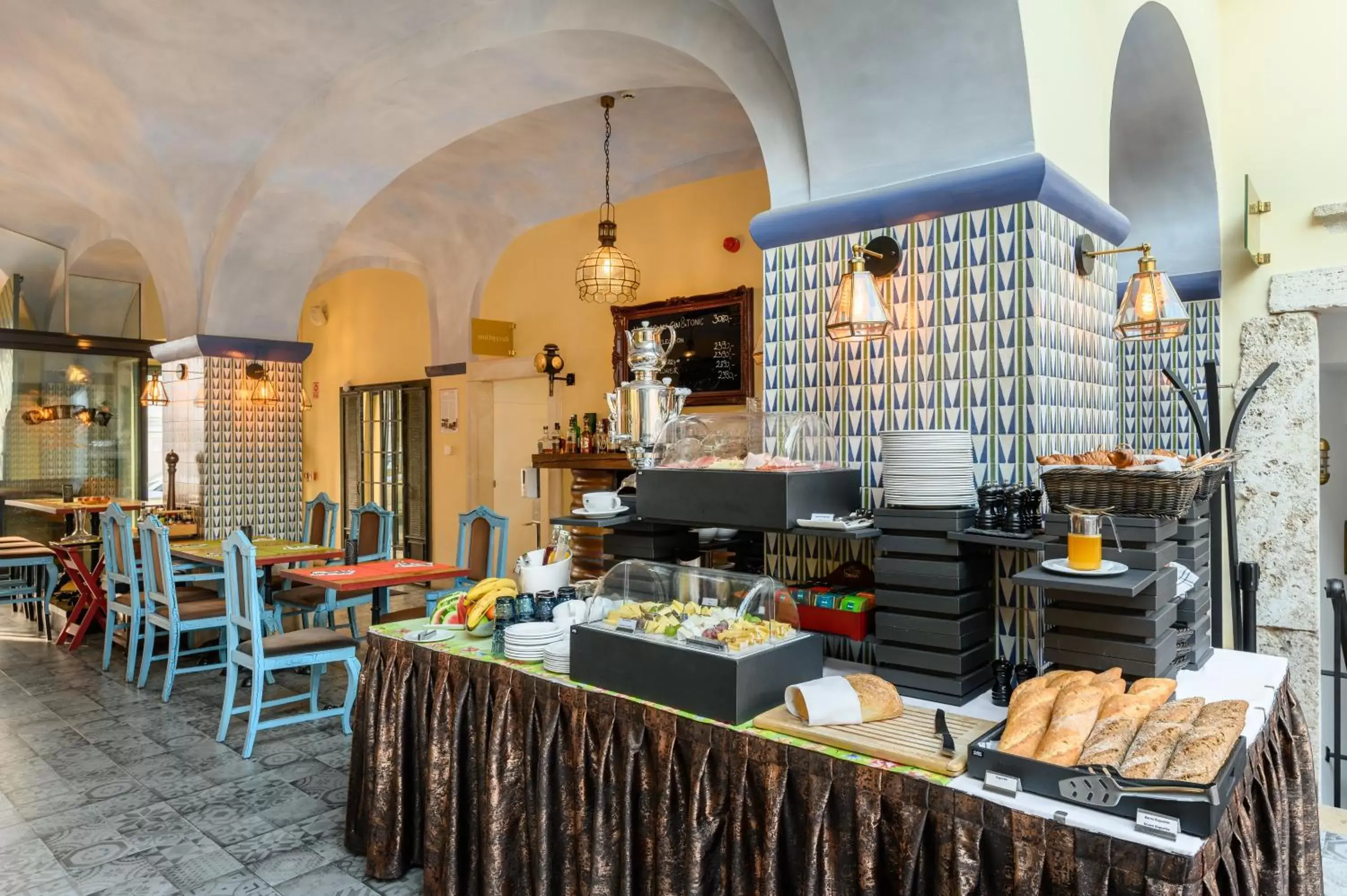 Breakfast, Restaurant/Places to Eat in Maison Bistro & Hotel