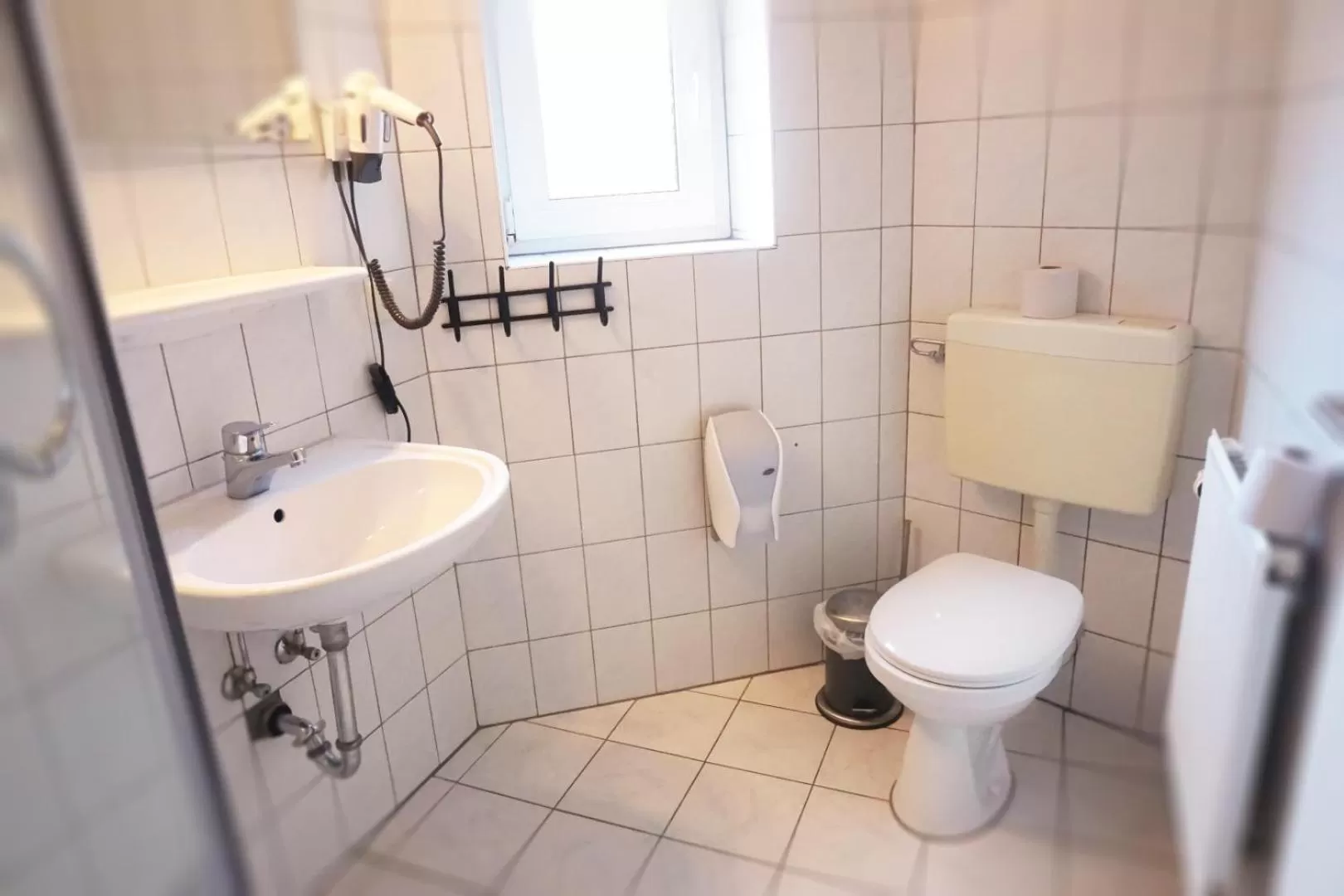 Bathroom in Ellada Restaurant & Hotel