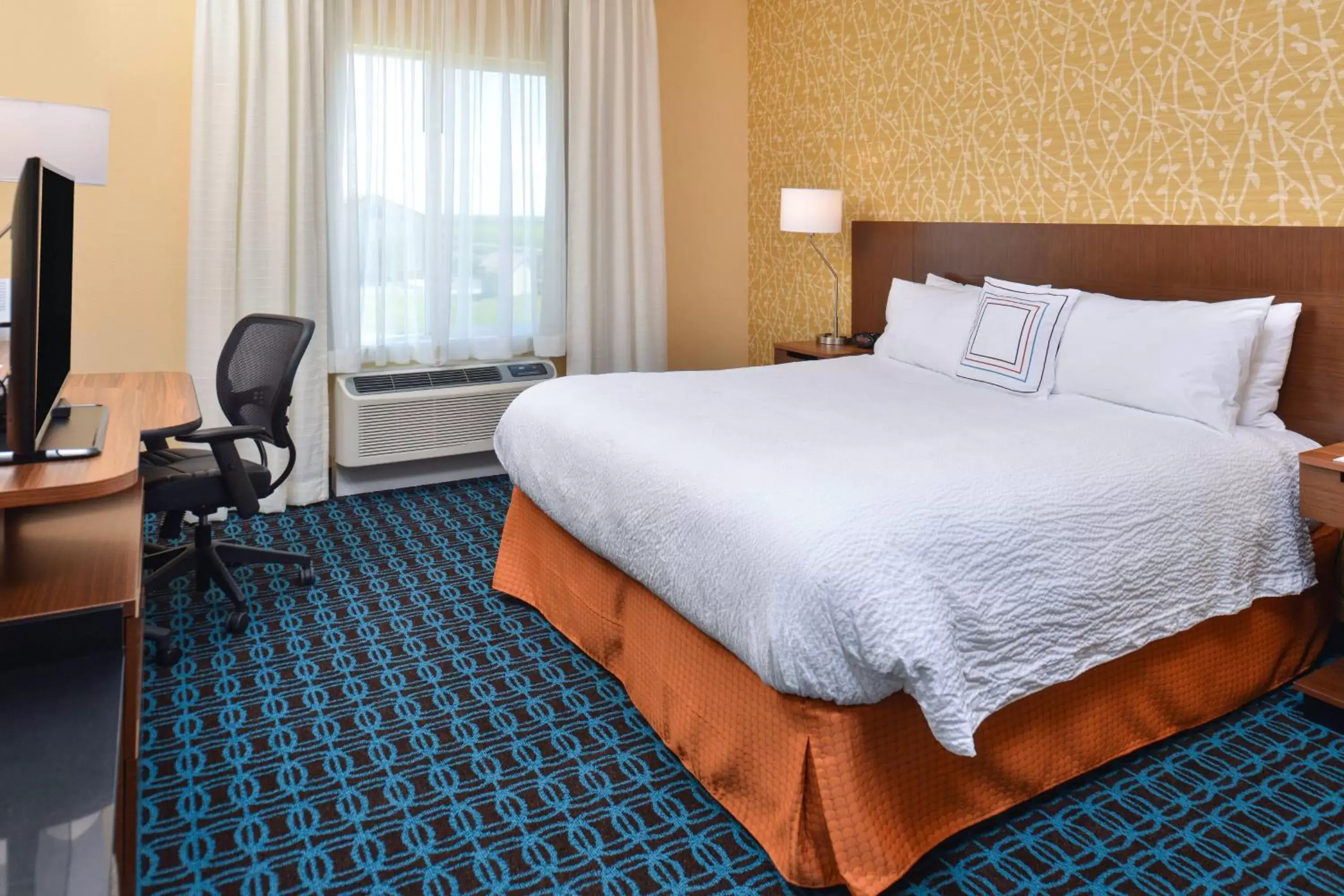 Photo of the whole room, Bed in Fairfield Inn & Suites by Marriott Sacramento Airport Woodland
