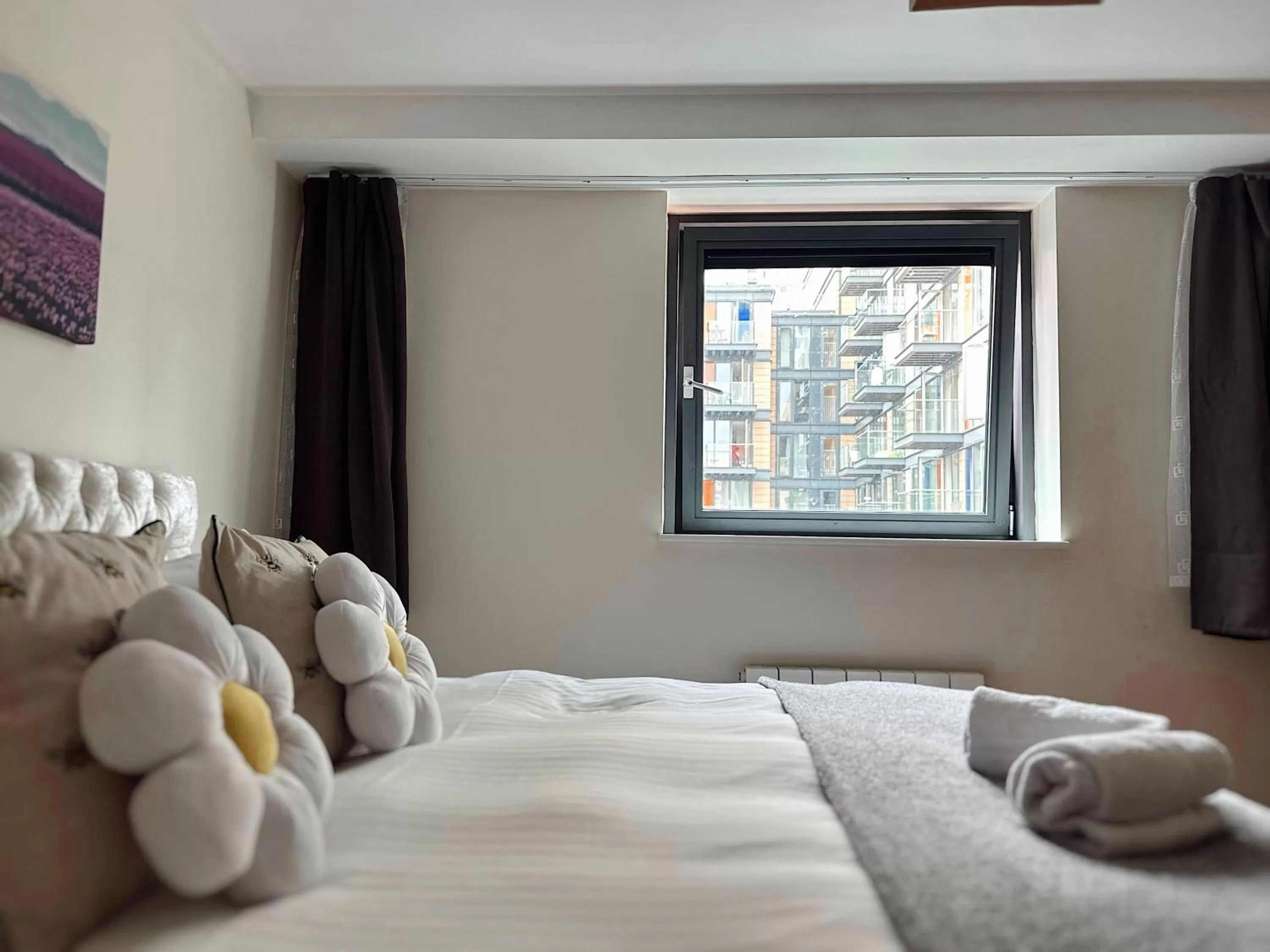 Bed in Canary Wharf - Luxury Apartments