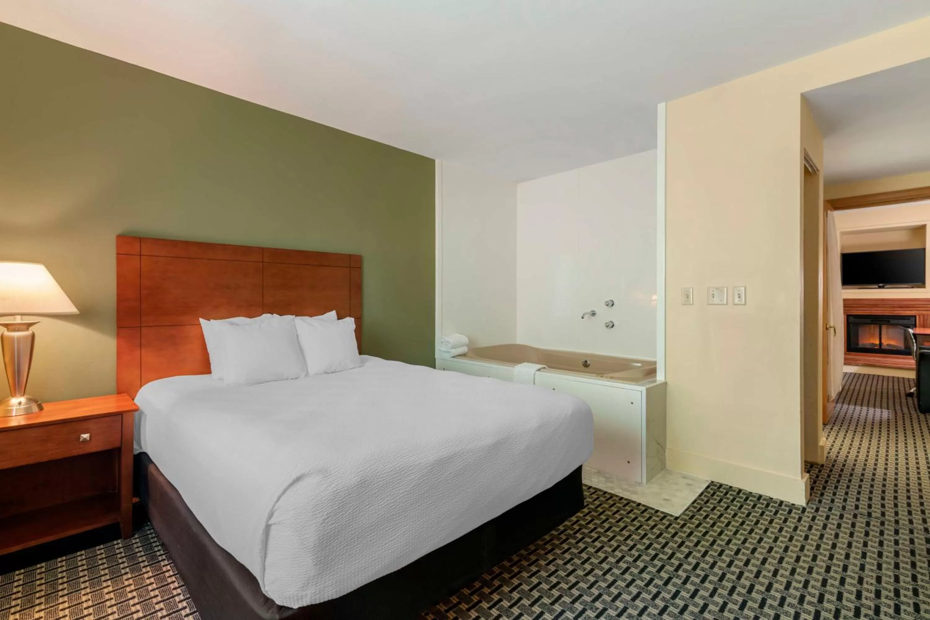 Photo of the whole room, Bed in Best Western Plus Brunswick Bath