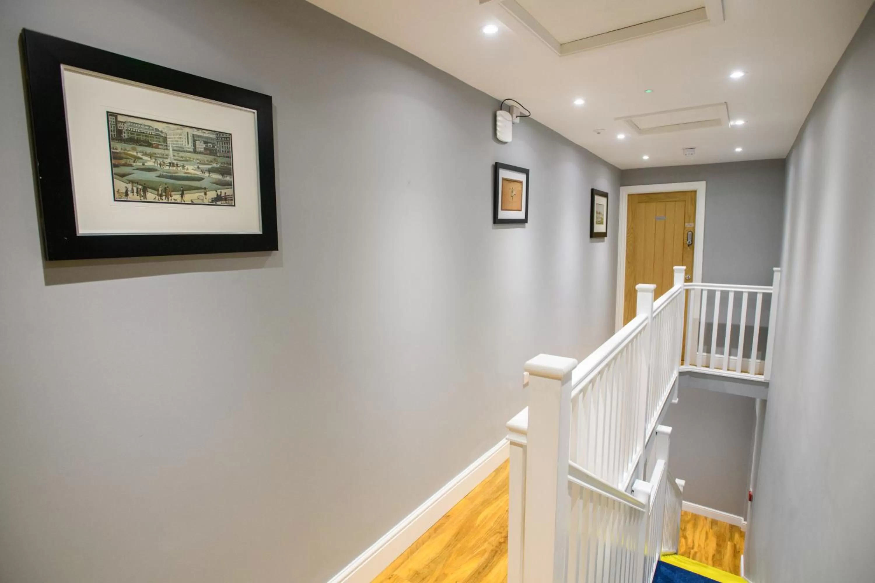 1 King Size Bed Cathedral View 1 Apartment