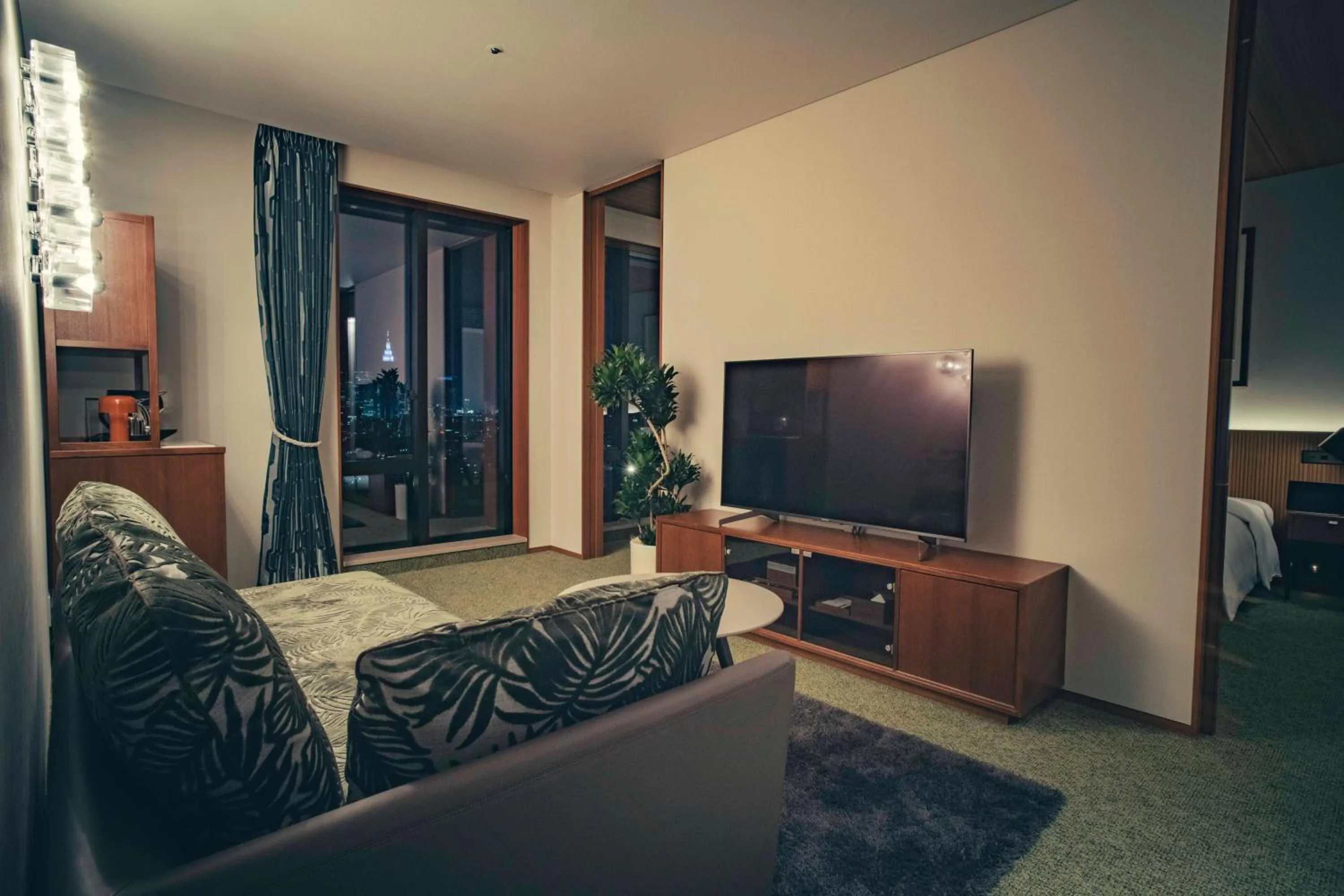 TV and multimedia in THE AOYAMA GRAND HOTEL
