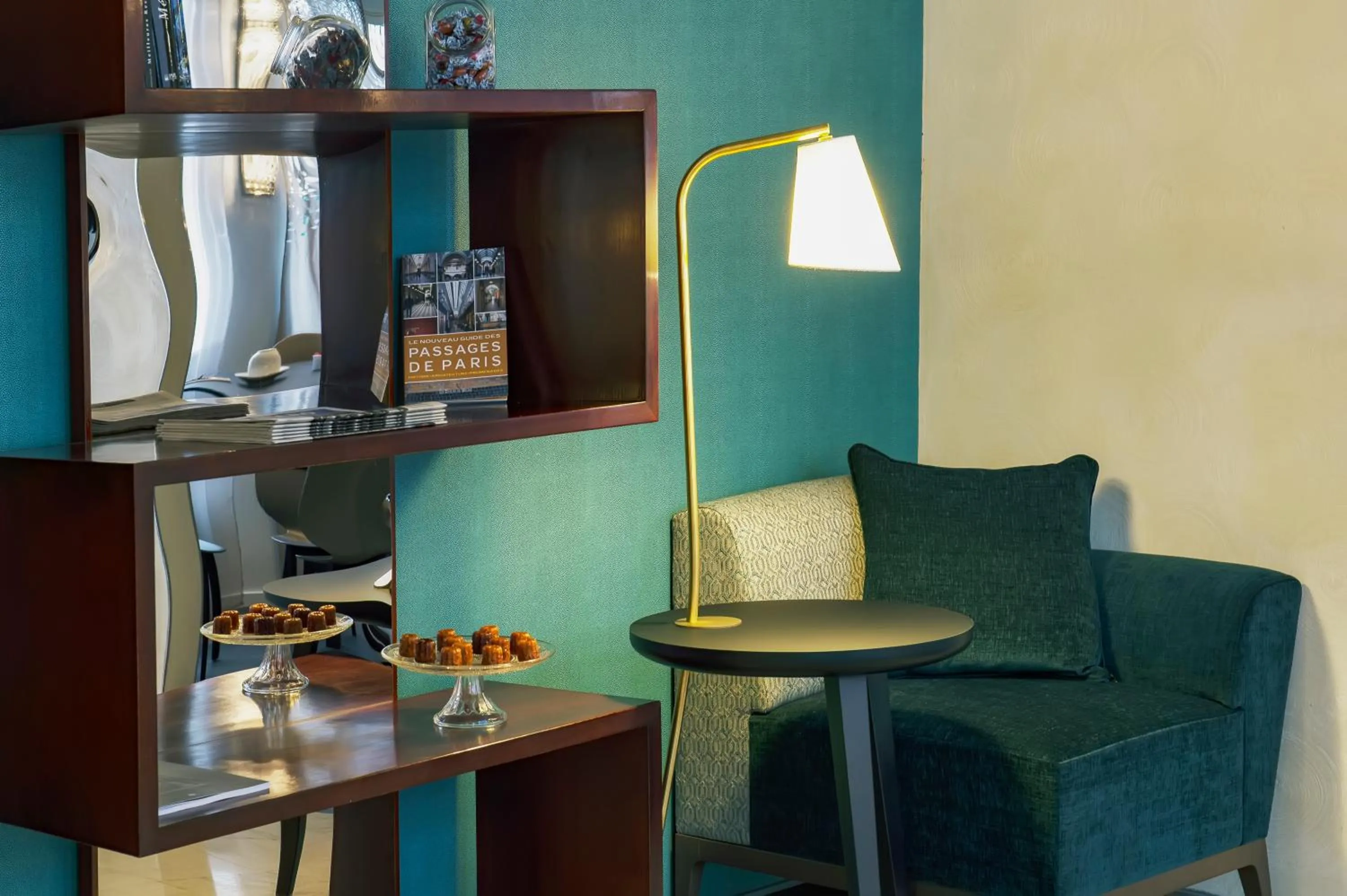 Lounge or bar in Mercure Paris Opéra Faubourg Montmartre