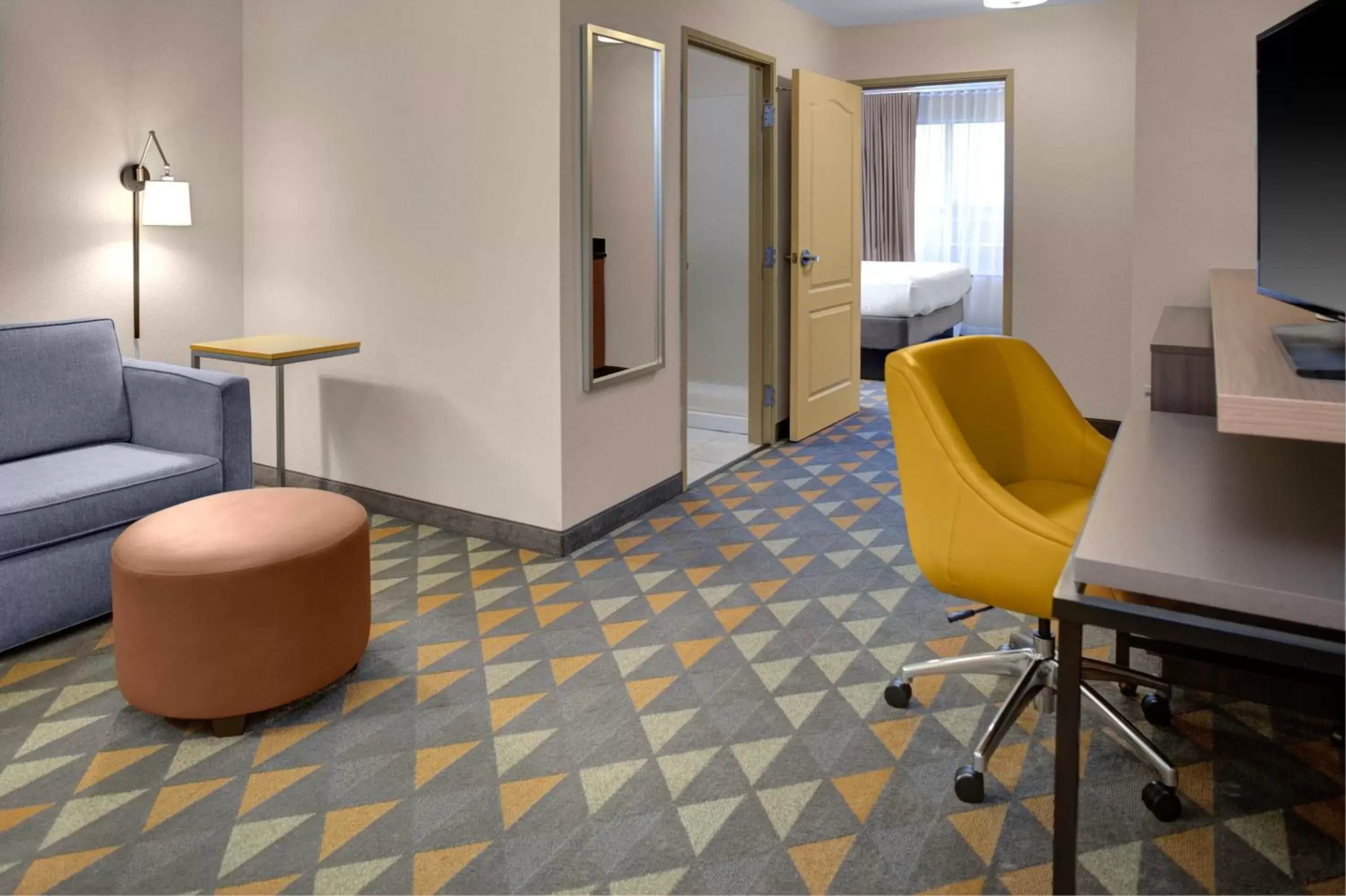 Photo of the whole room, Seating Area in Holiday Inn Hotel & Suites Lima, an IHG Hotel