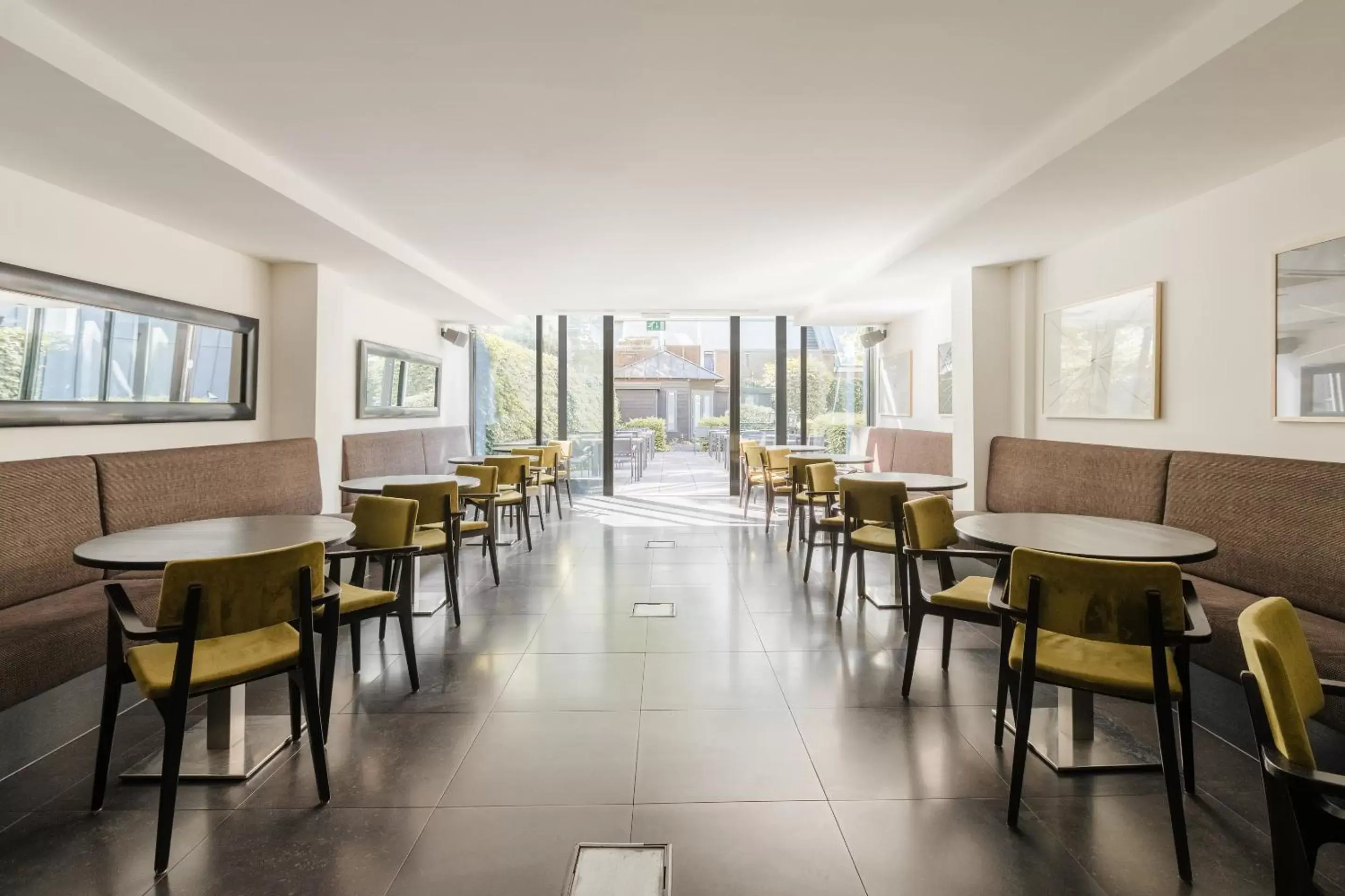 Seating area, Restaurant/Places to Eat in Sonder Park House