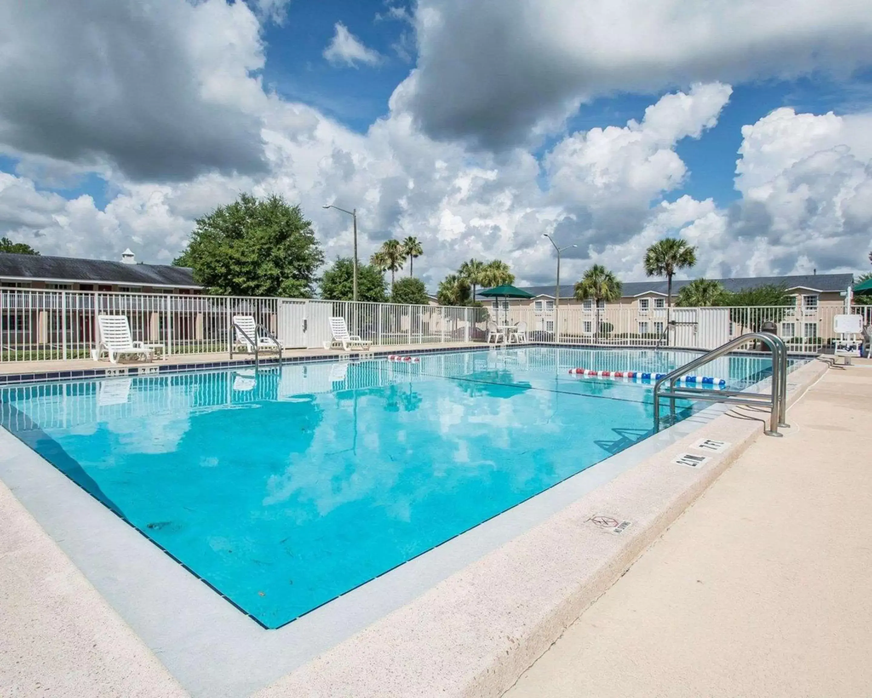 On site, Swimming Pool in Quality Inn Gainesville I-75