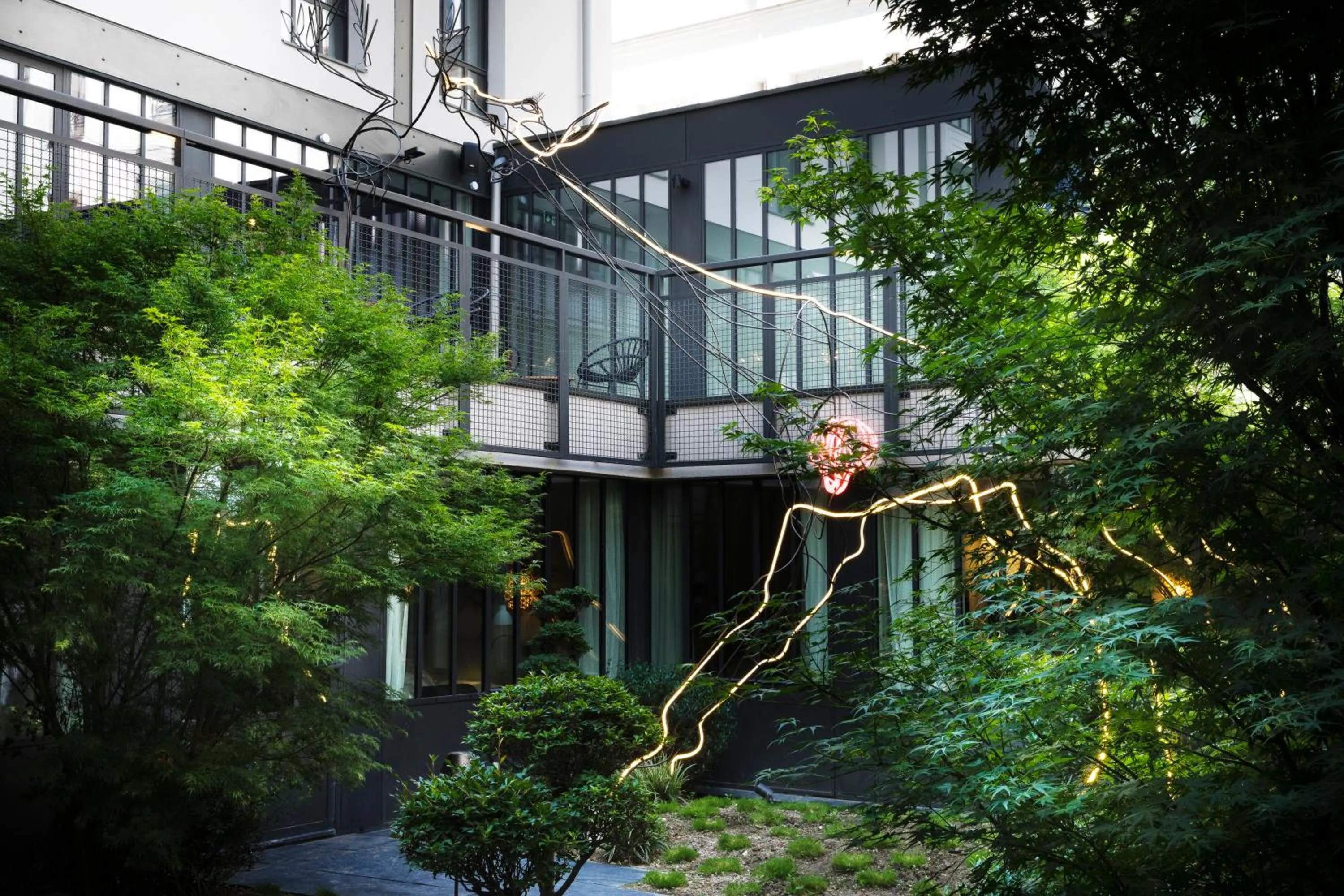 Garden in Hôtel Les Deux Girafes