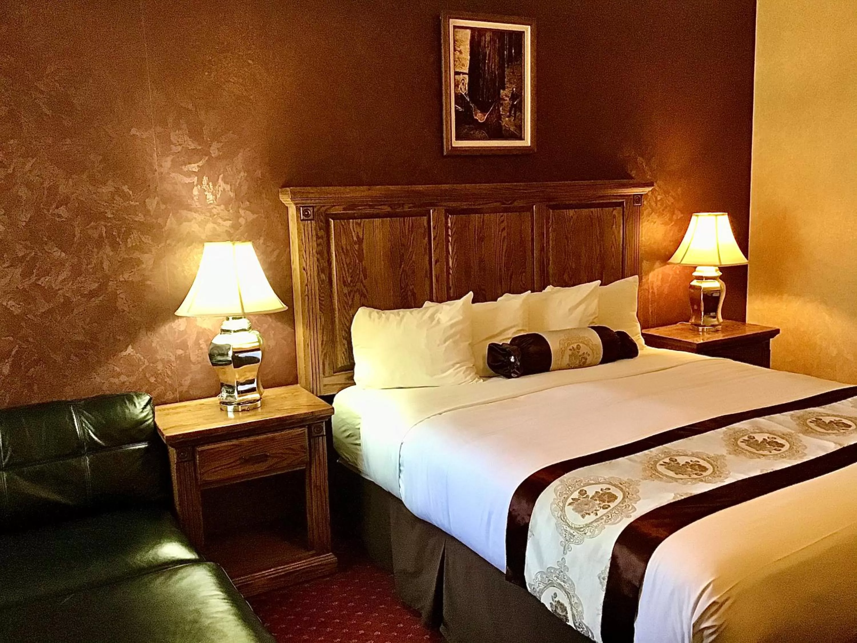 Bedroom, Bed in Eureka Inn, Trademark Collection by Wyndham