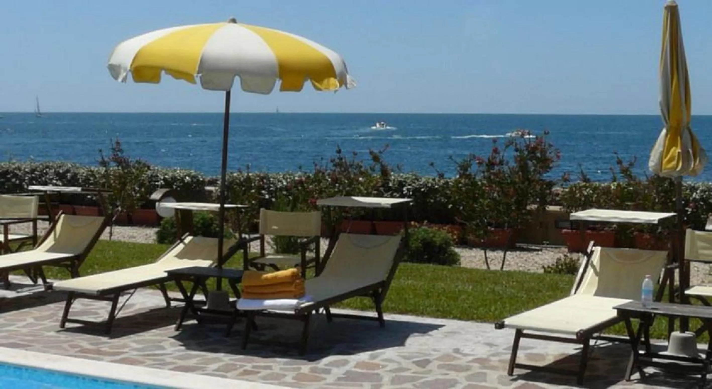 Swimming pool in Sunbay Park Hotel