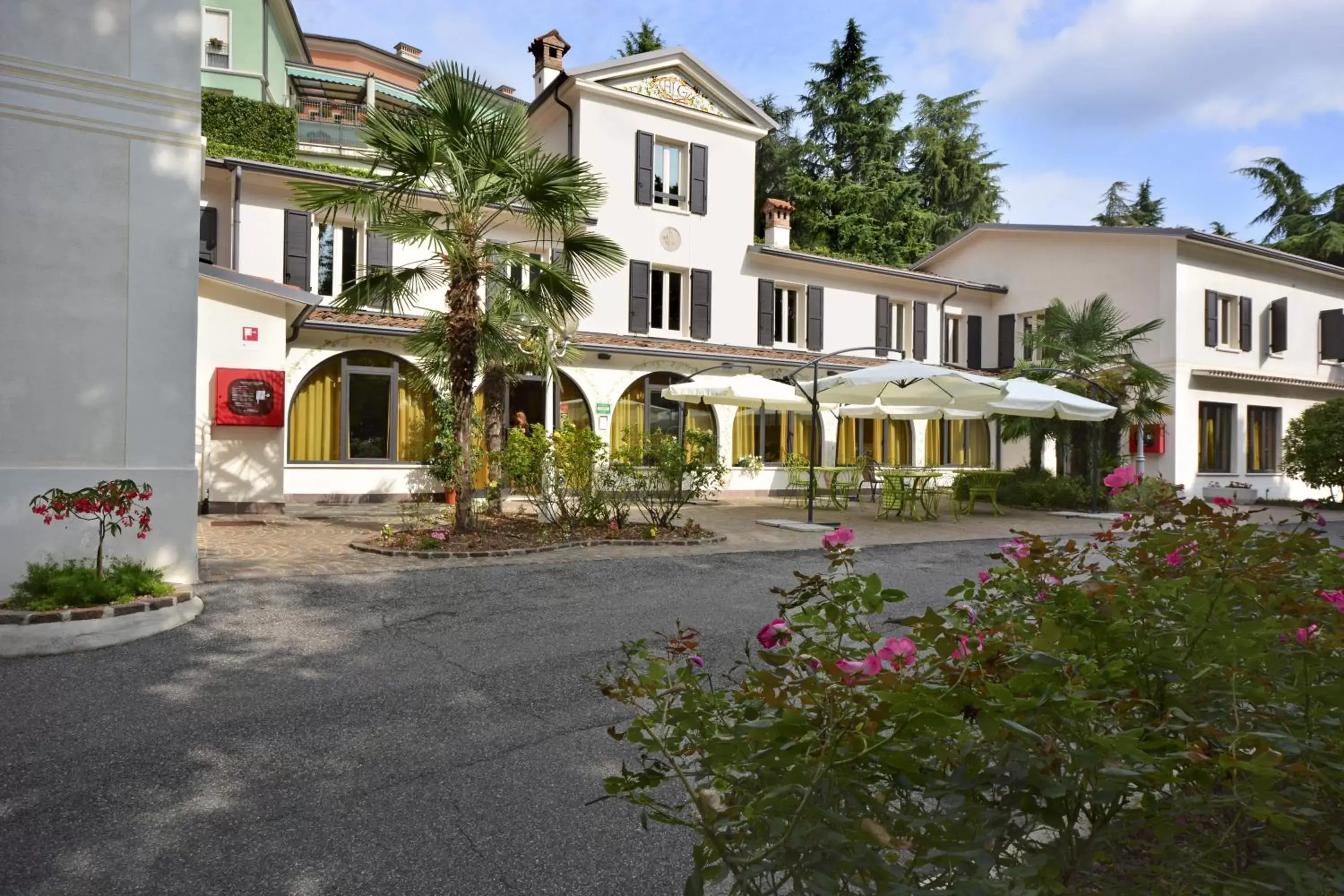 Restaurant/places to eat, Property Building in Hotel Ristorante La Grotta