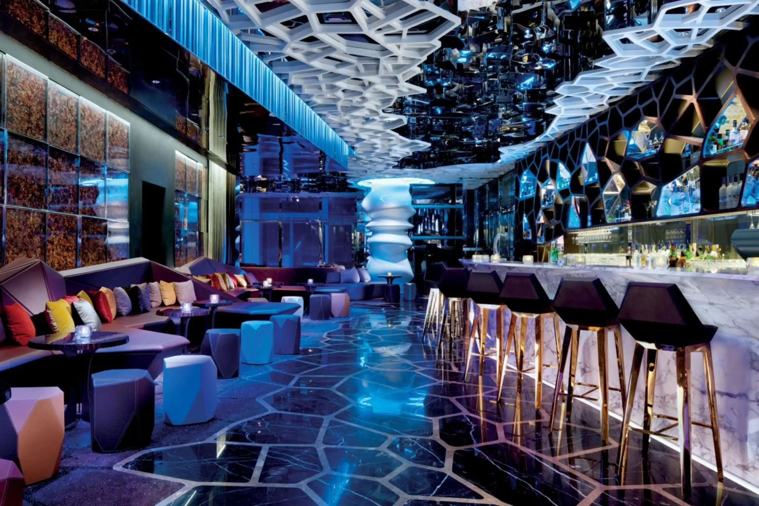 Restaurant/places to eat, Lounge/Bar in The Ritz-Carlton Hong Kong