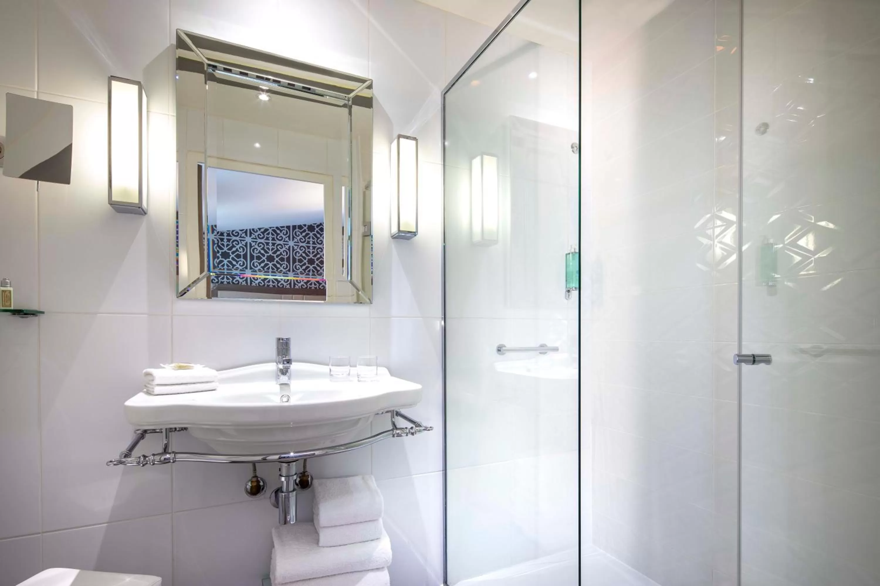 Bathroom in Hotel Phileas Lazare & Spa - Opera