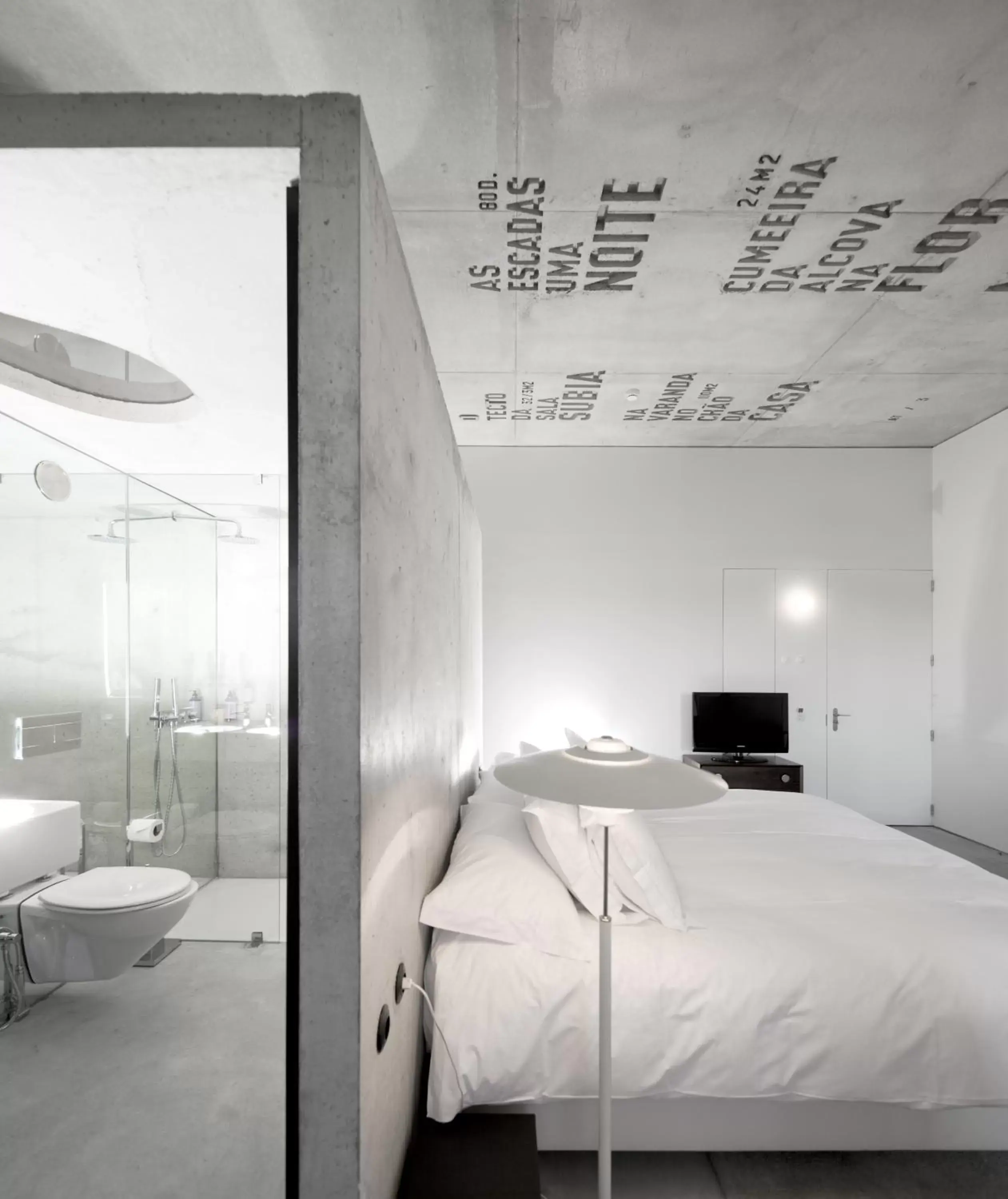 Bed, Bathroom in Casa do Conto - Arts & Residence