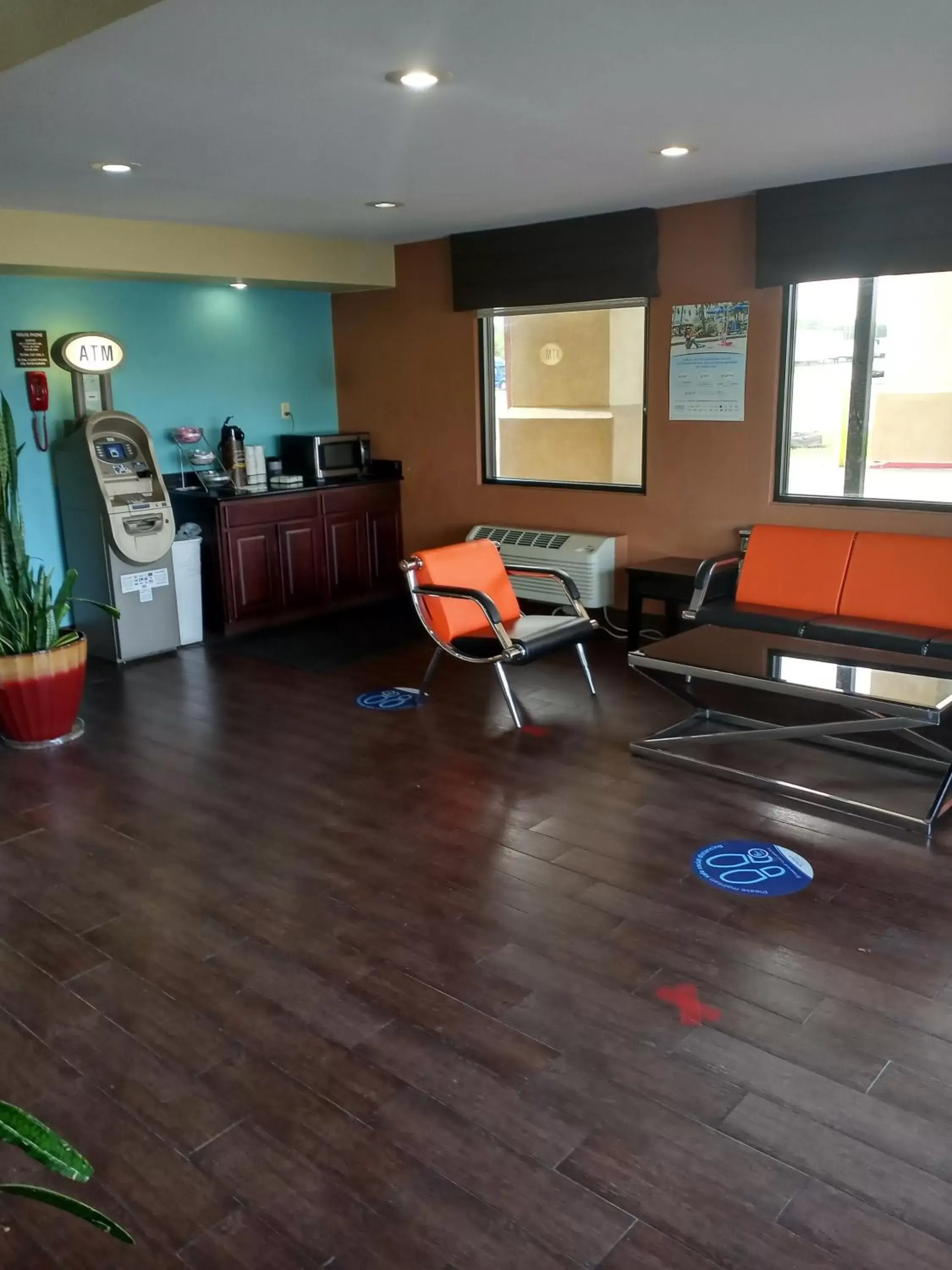 Lobby or reception in Super 8 by Wyndham Tulsa - Route 66 Lobby or reception in Super 8 by Wyndham Tulsa - Route 66