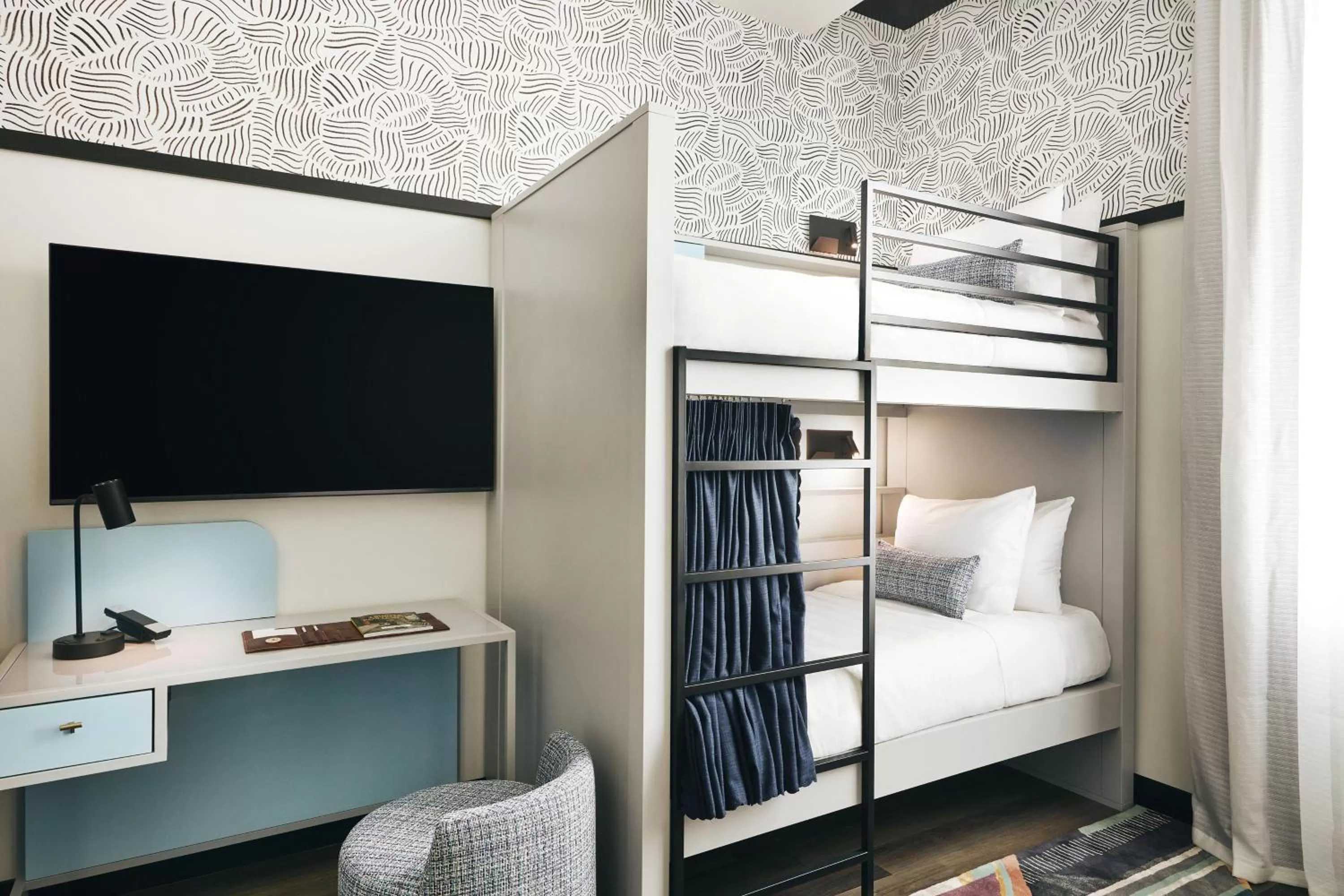 Photo of the whole room, Bed in Kinley Cincinnati Downtown, a Tribute Portfolio Hotel